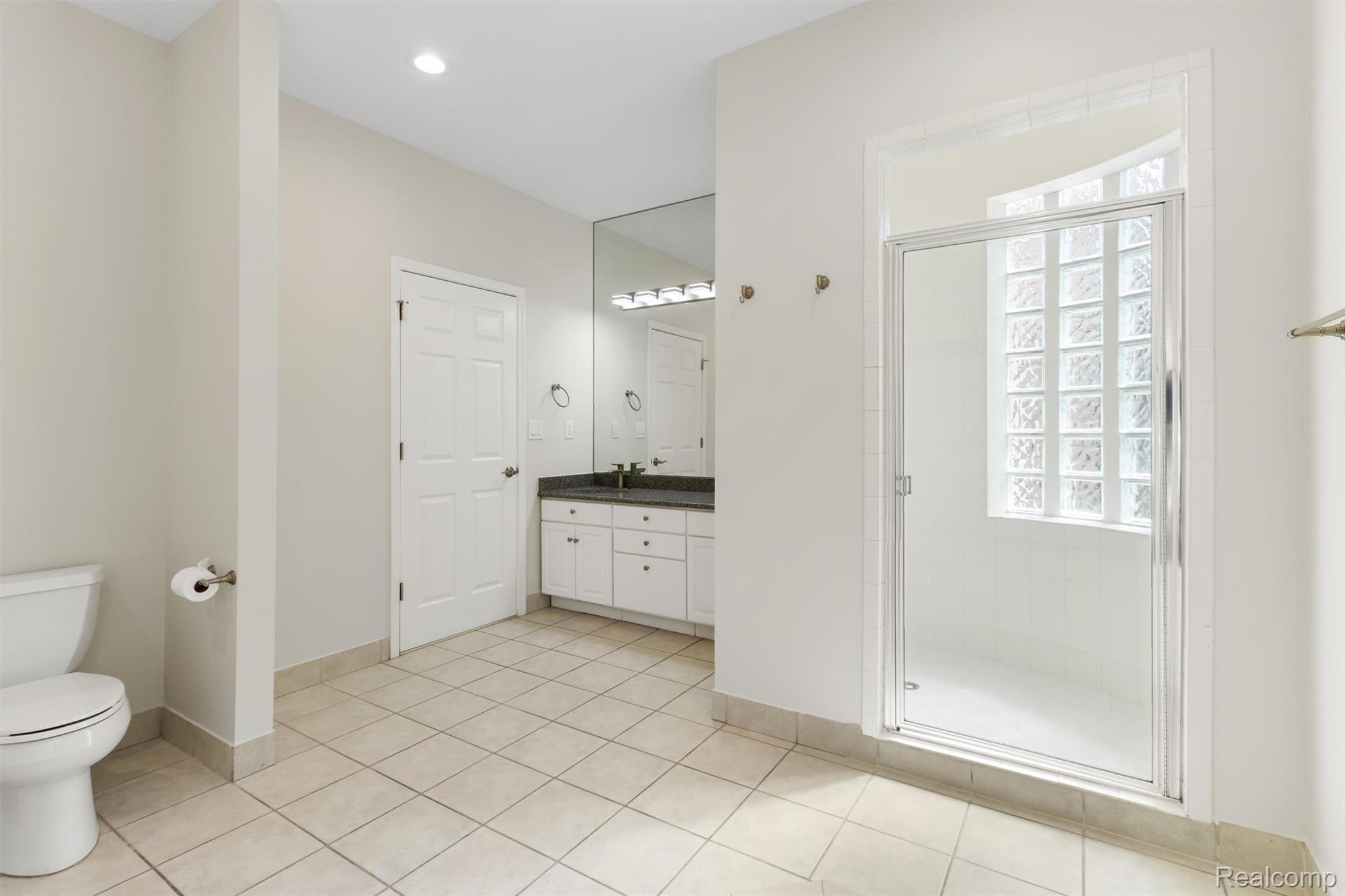 5593 Warrenshire Drive Property Photo 24