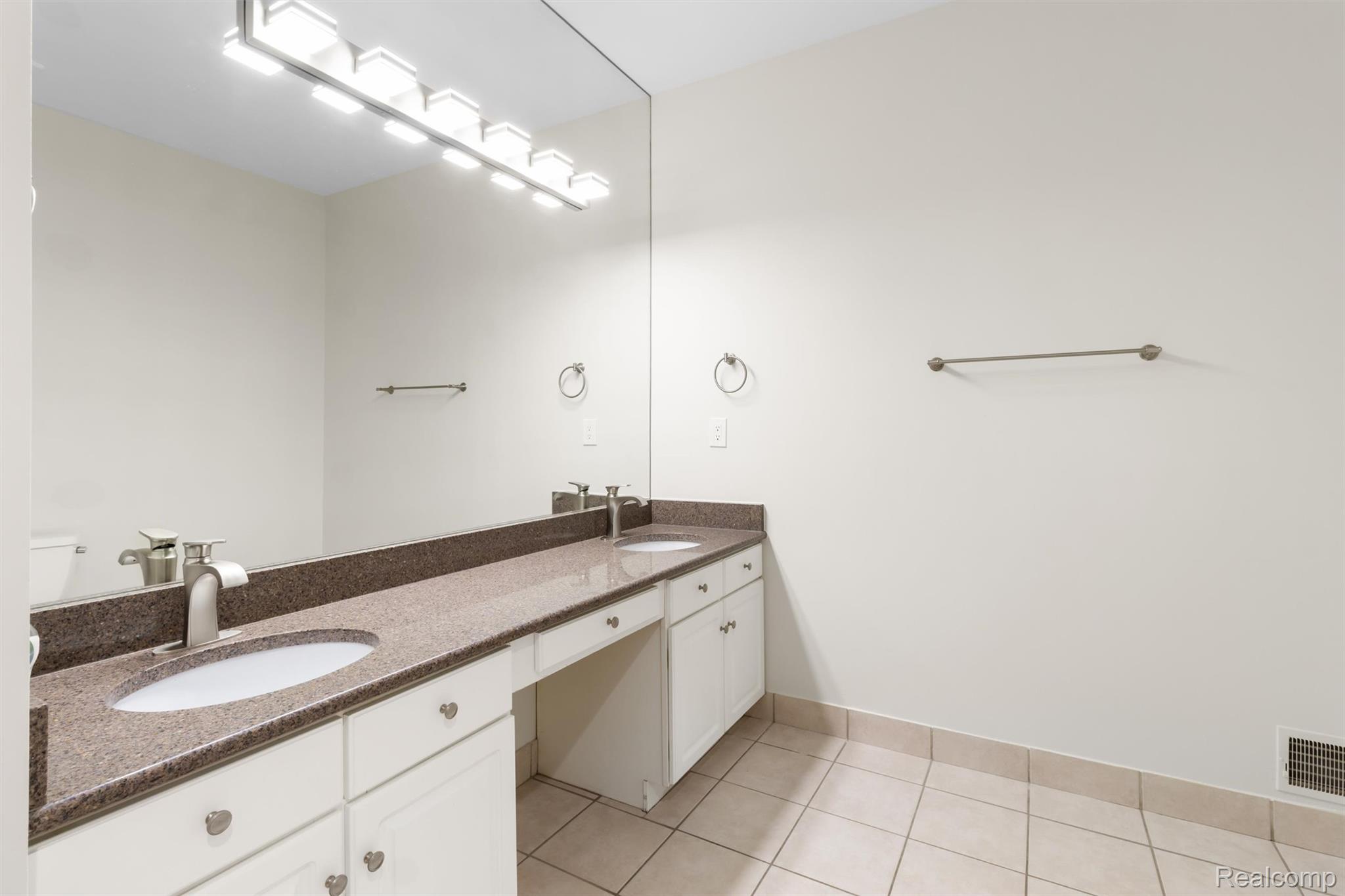 5593 Warrenshire Drive Property Photo 34