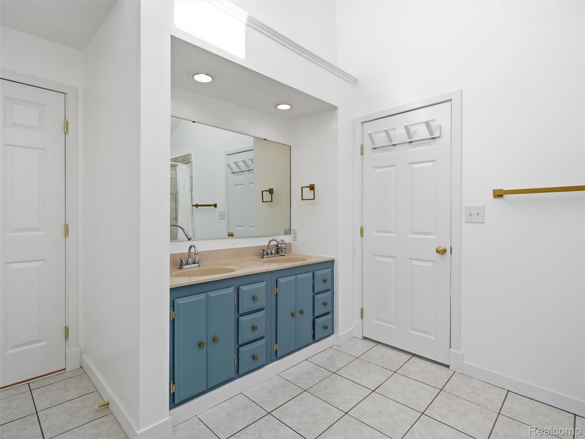 1700 Warren Road Property Photo 12