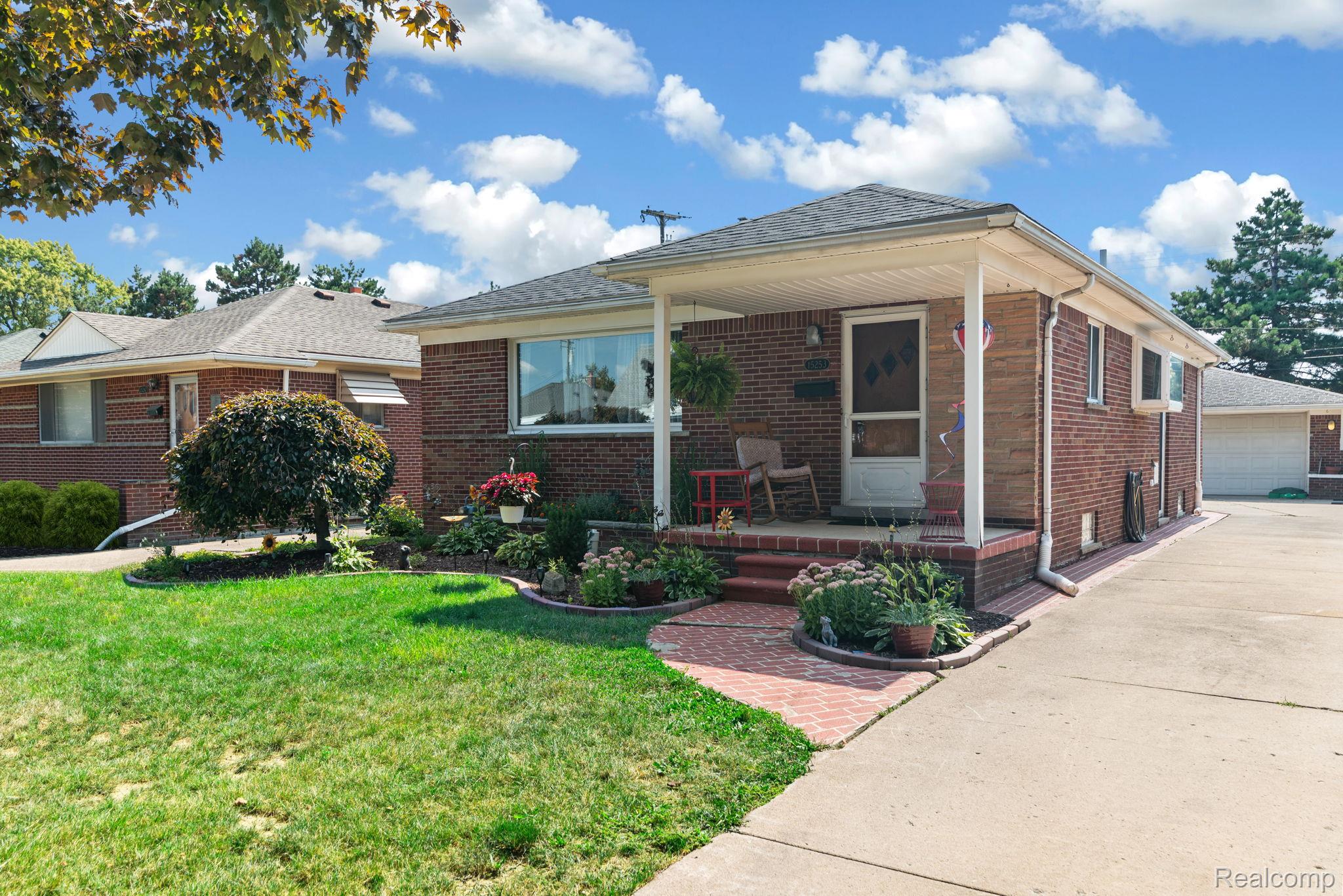 15253 Meyer Avenue Property Photo 2