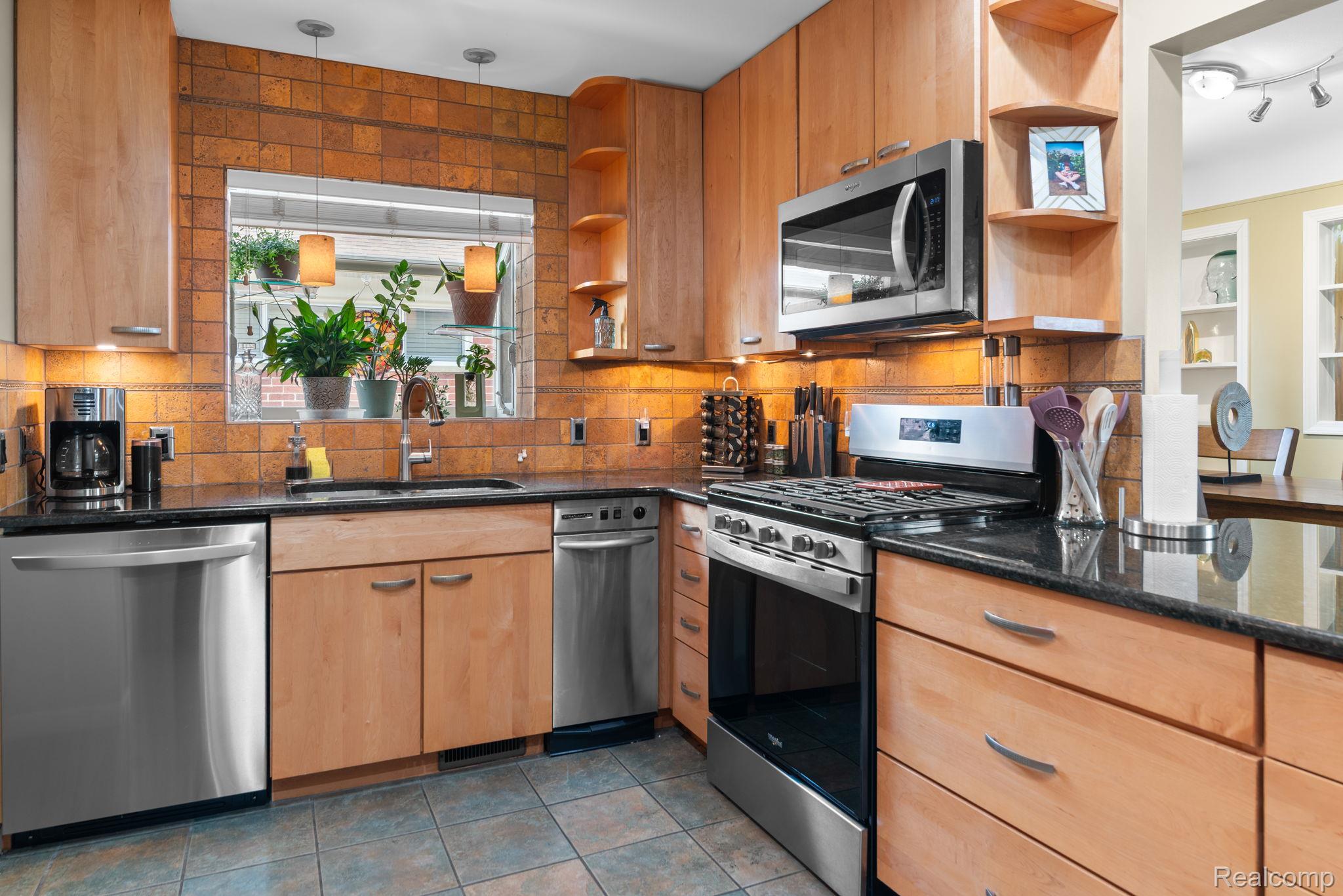 15253 Meyer Avenue Property Photo 8