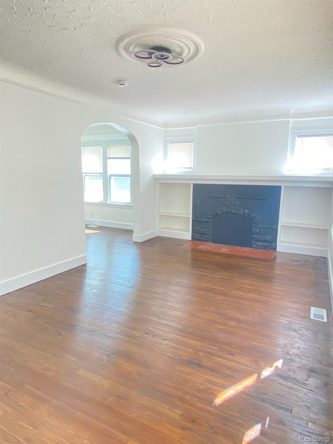 5050 Three Mile Drive Property Photo 3