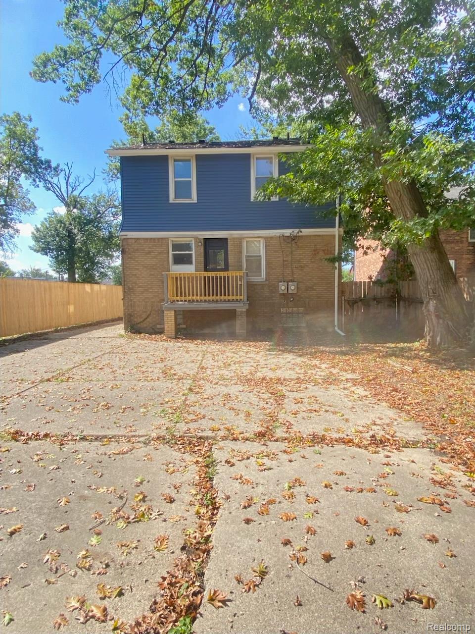 5050 Three Mile Drive Property Photo 4