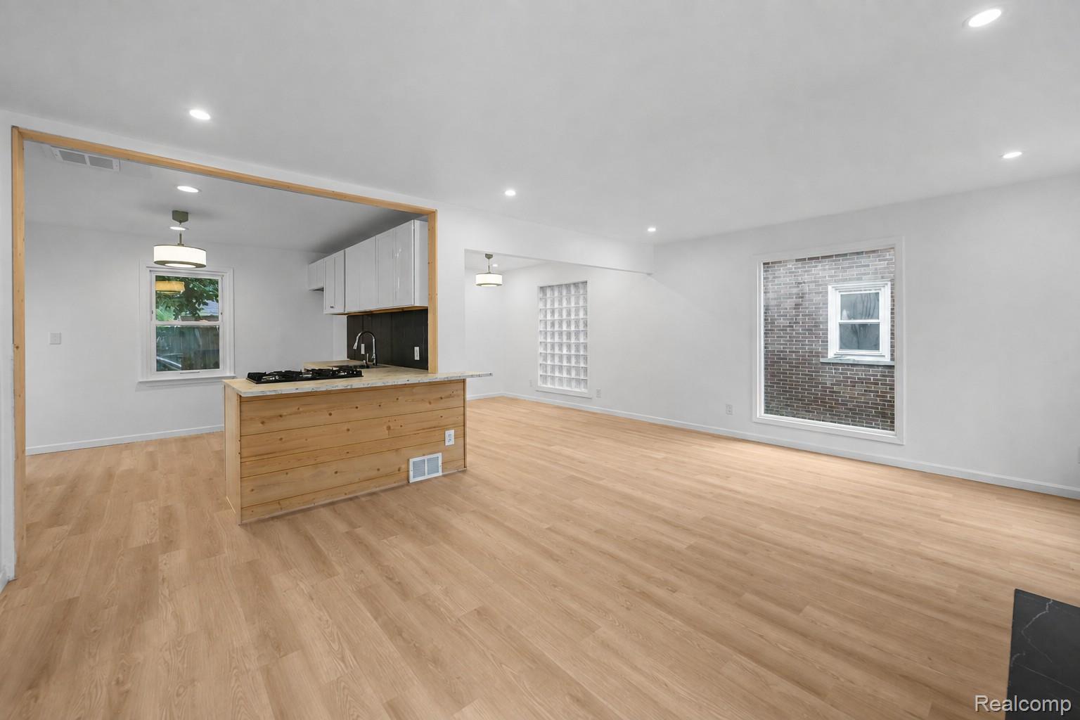 5961 Bluehill Street Property Photo 6