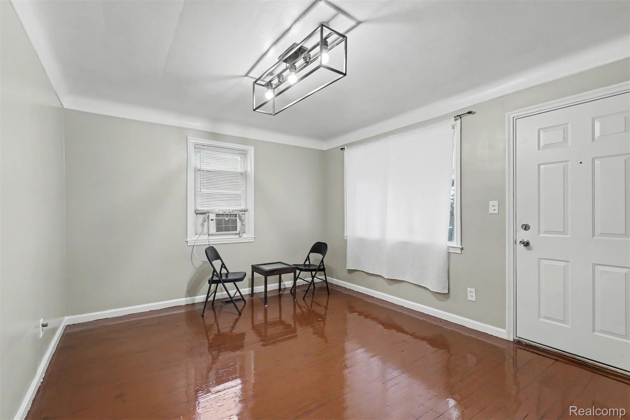 1770 Arlington Avenue Property Photo 3