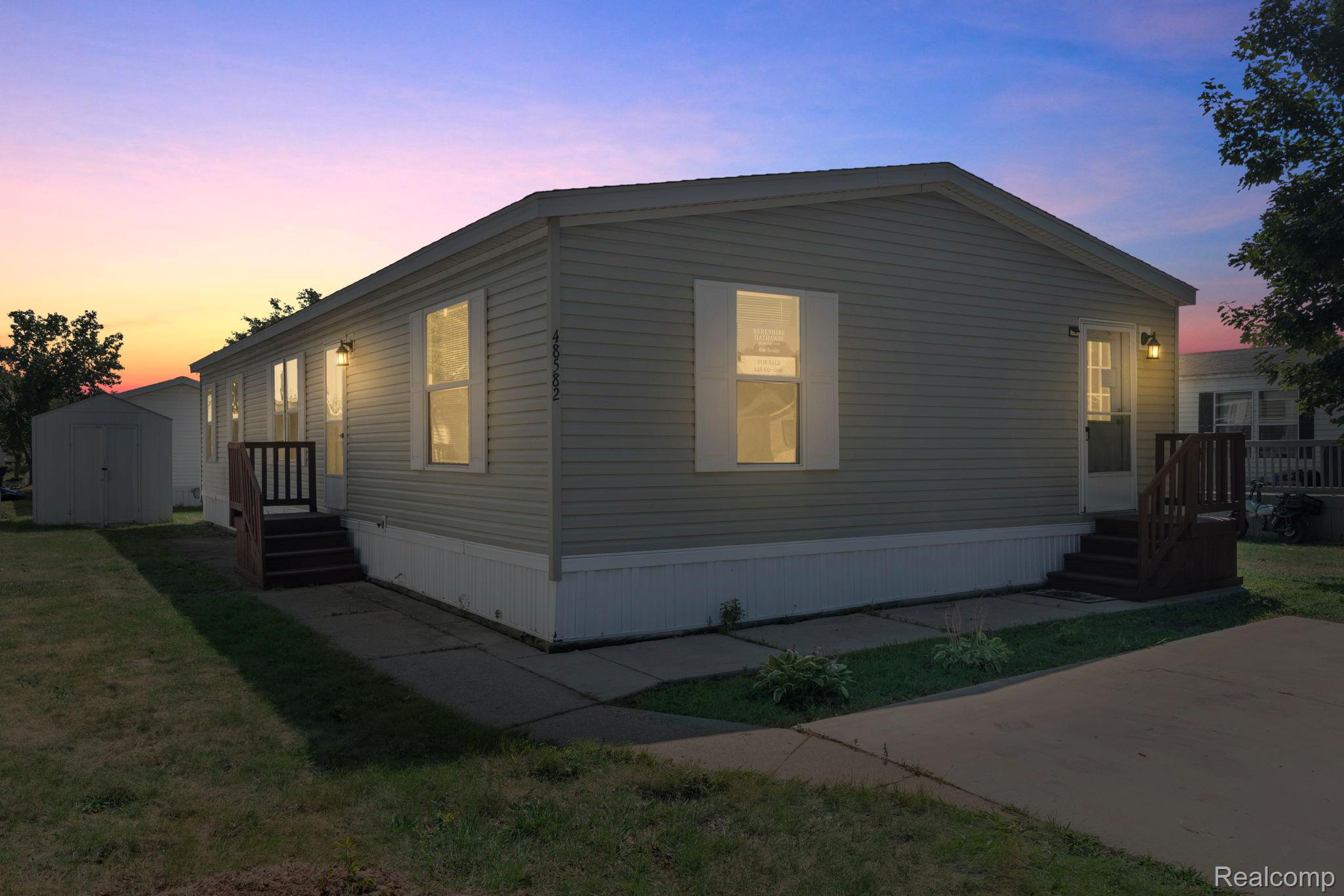 48582 Leafdale Court Property Photo 1