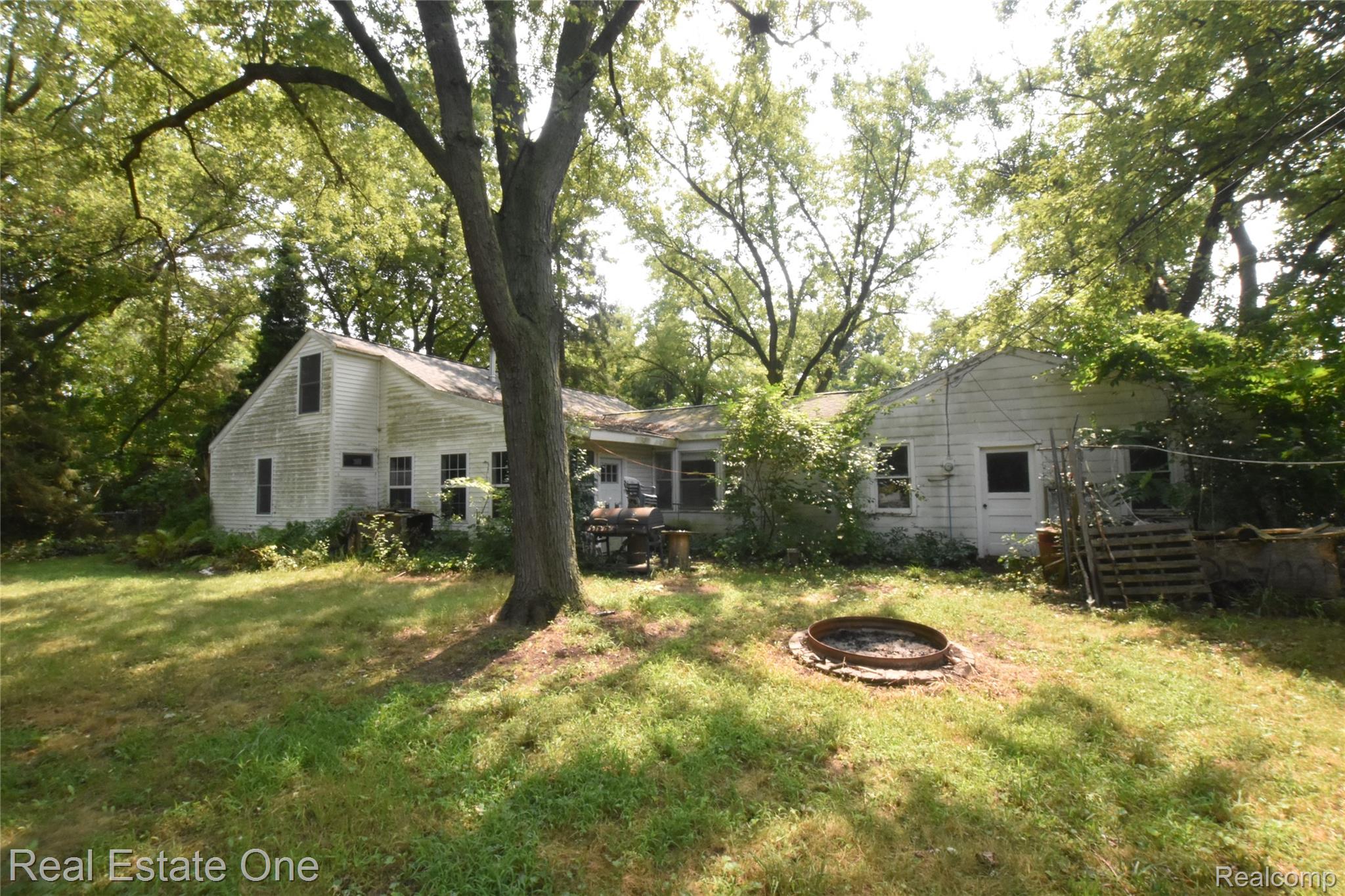 3482 W Maple Road Property Photo 6