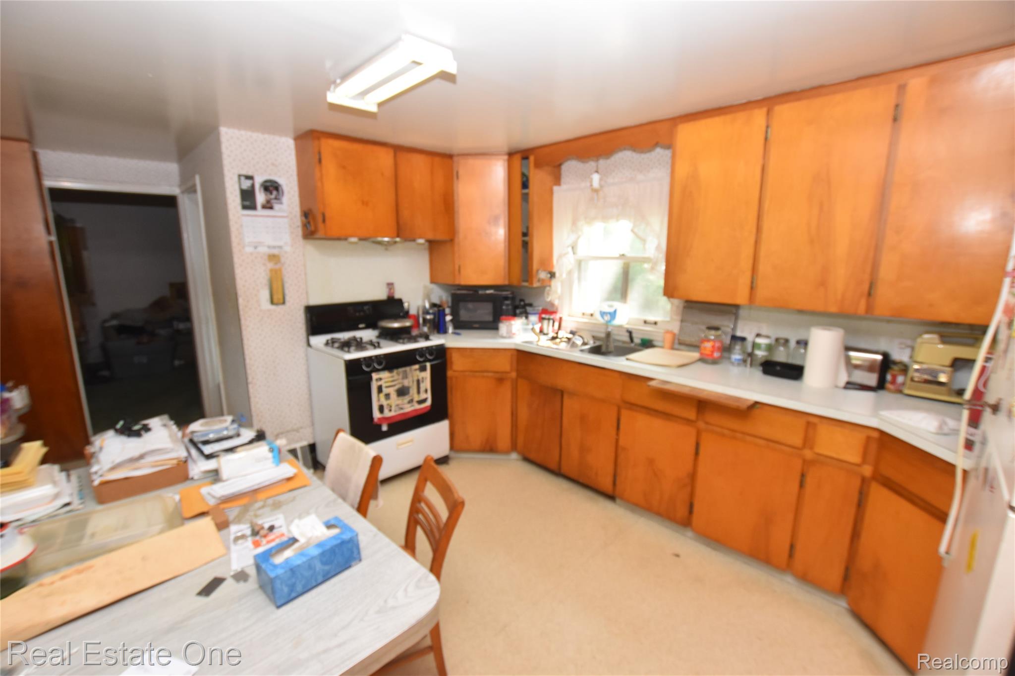 3482 W Maple Road Property Photo 11