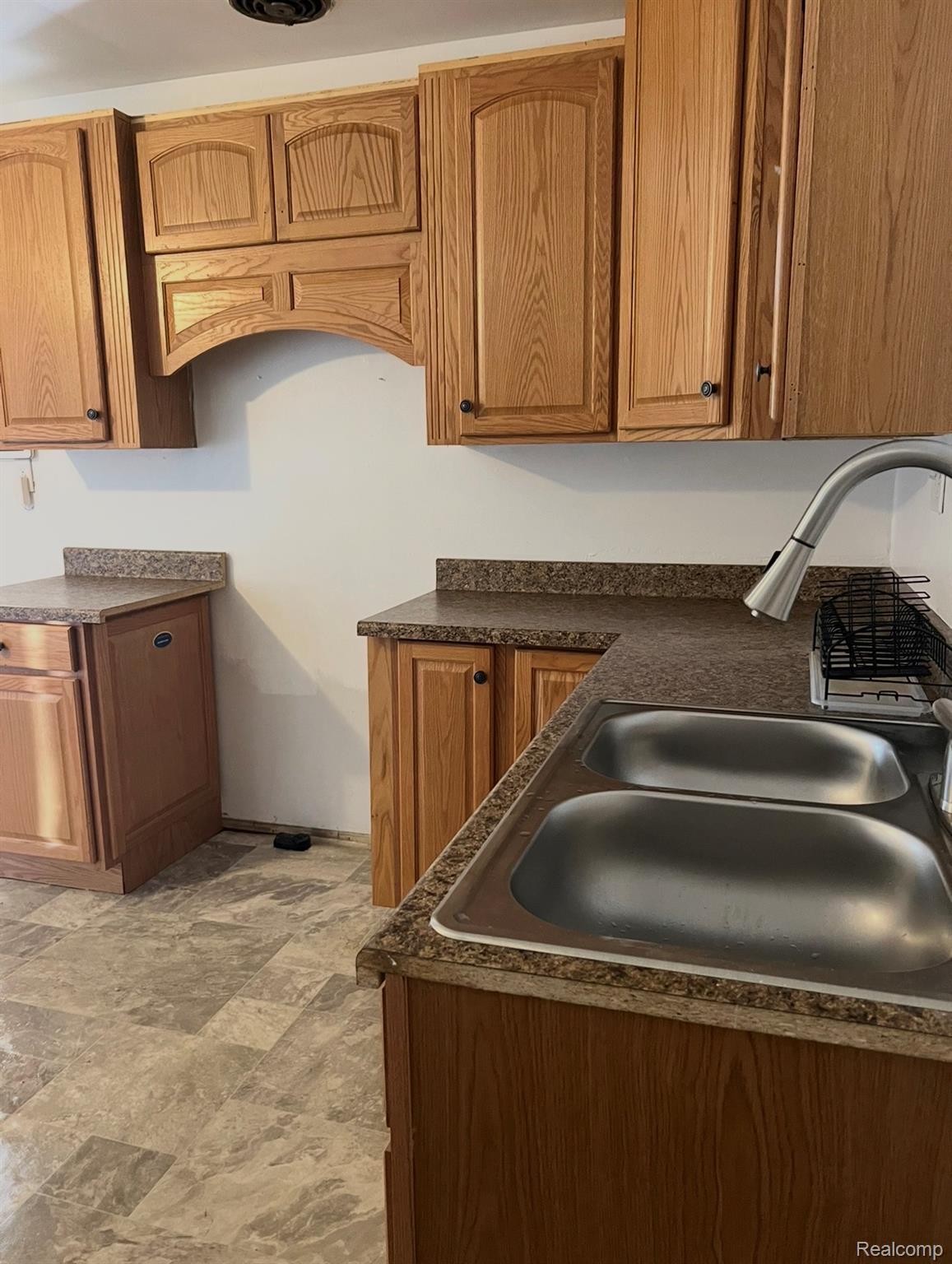 19400 Charest Street Property Photo 3