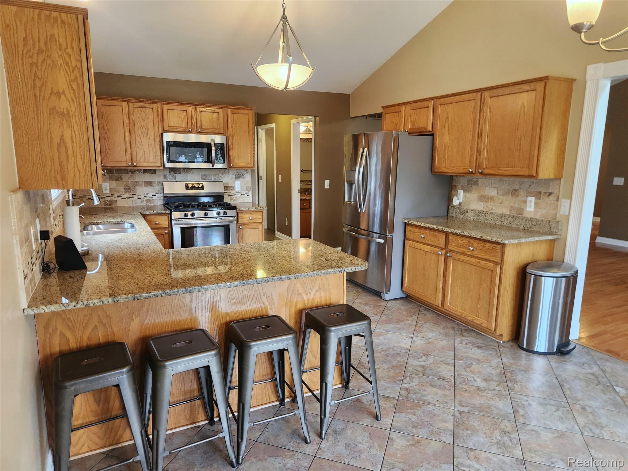29007 Oakmont Drive Property Photo 4