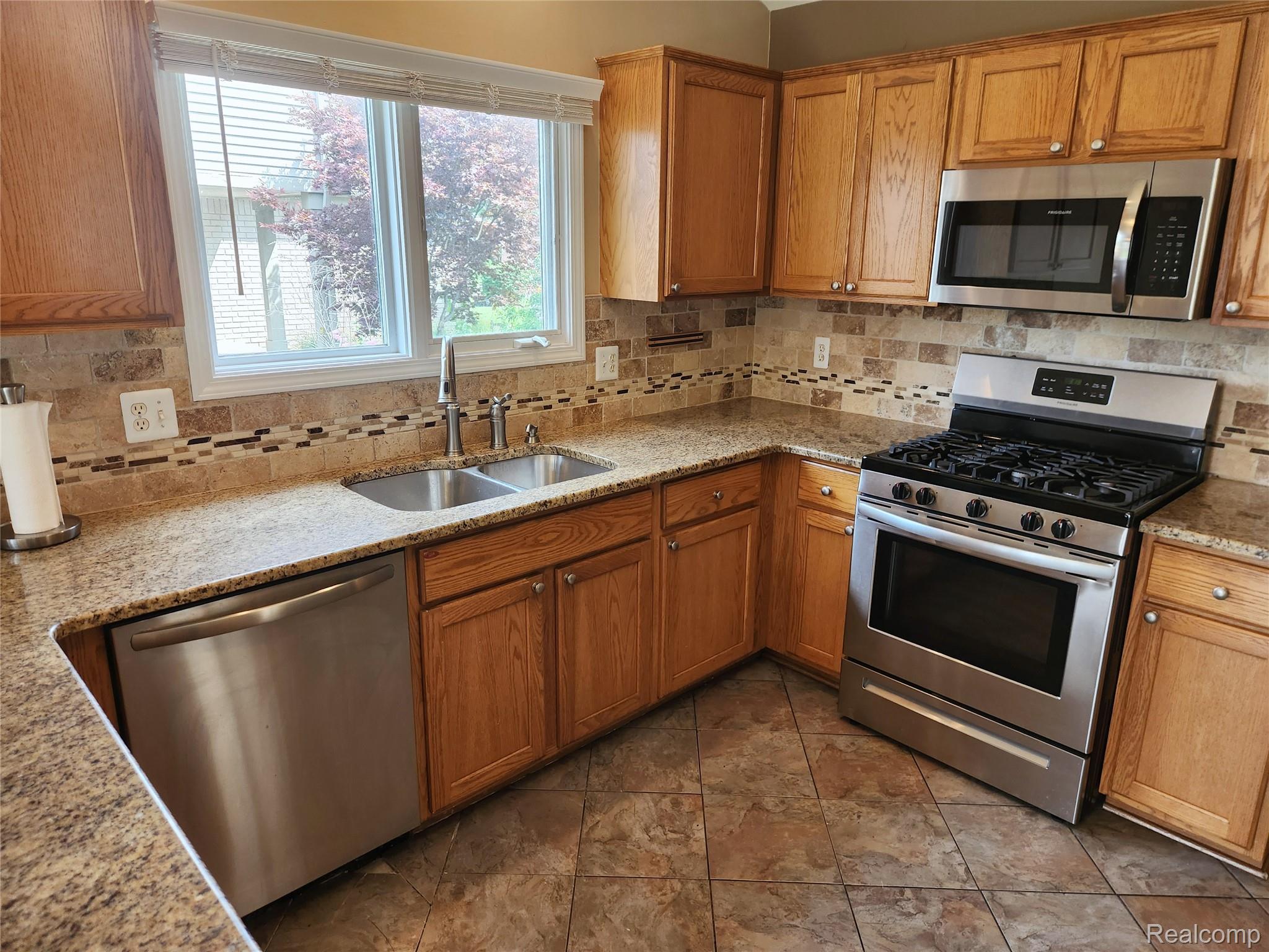 29007 Oakmont Drive Property Photo 5