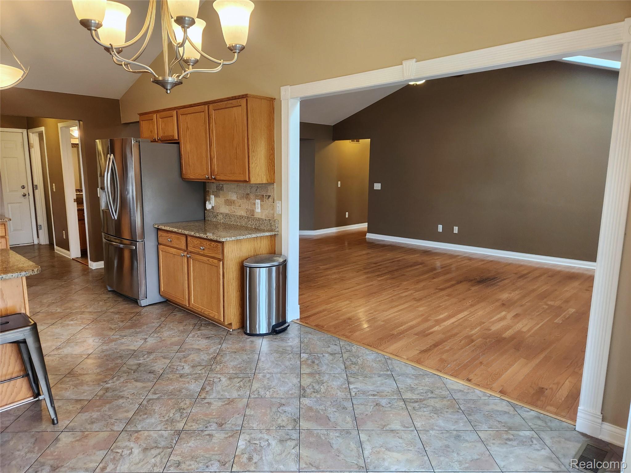29007 Oakmont Drive Property Photo 6
