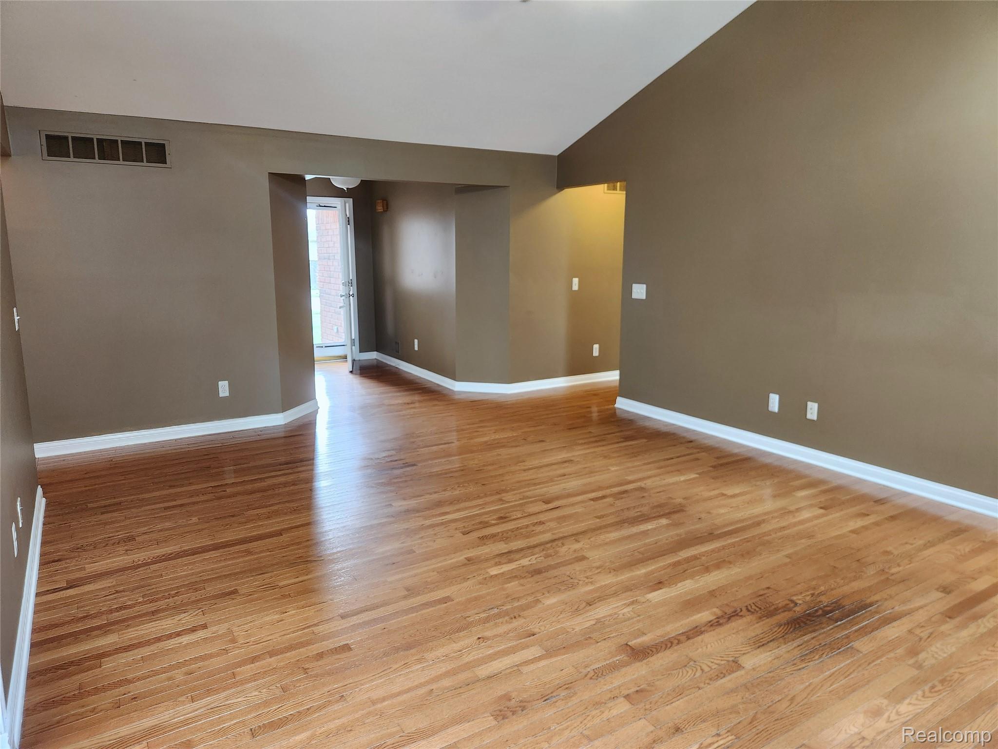 29007 Oakmont Drive Property Photo 8