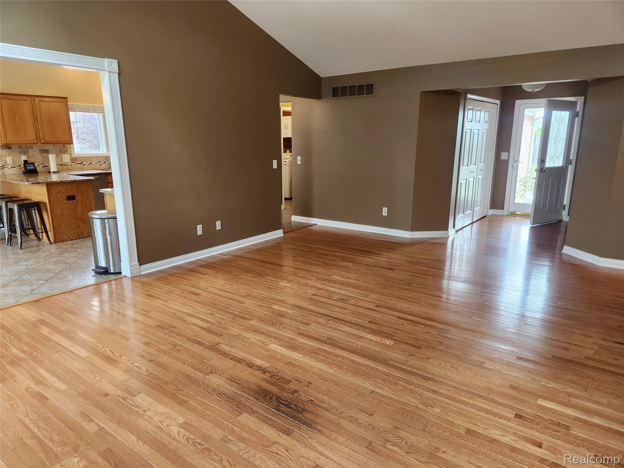 29007 Oakmont Drive Property Photo 9