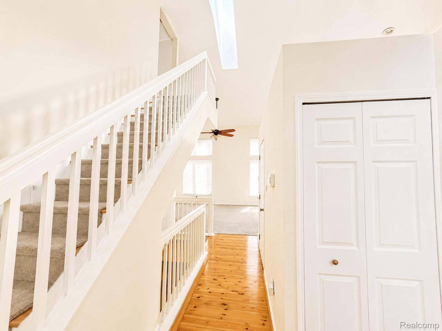 3235 Lynhurst Court Property Photo 4