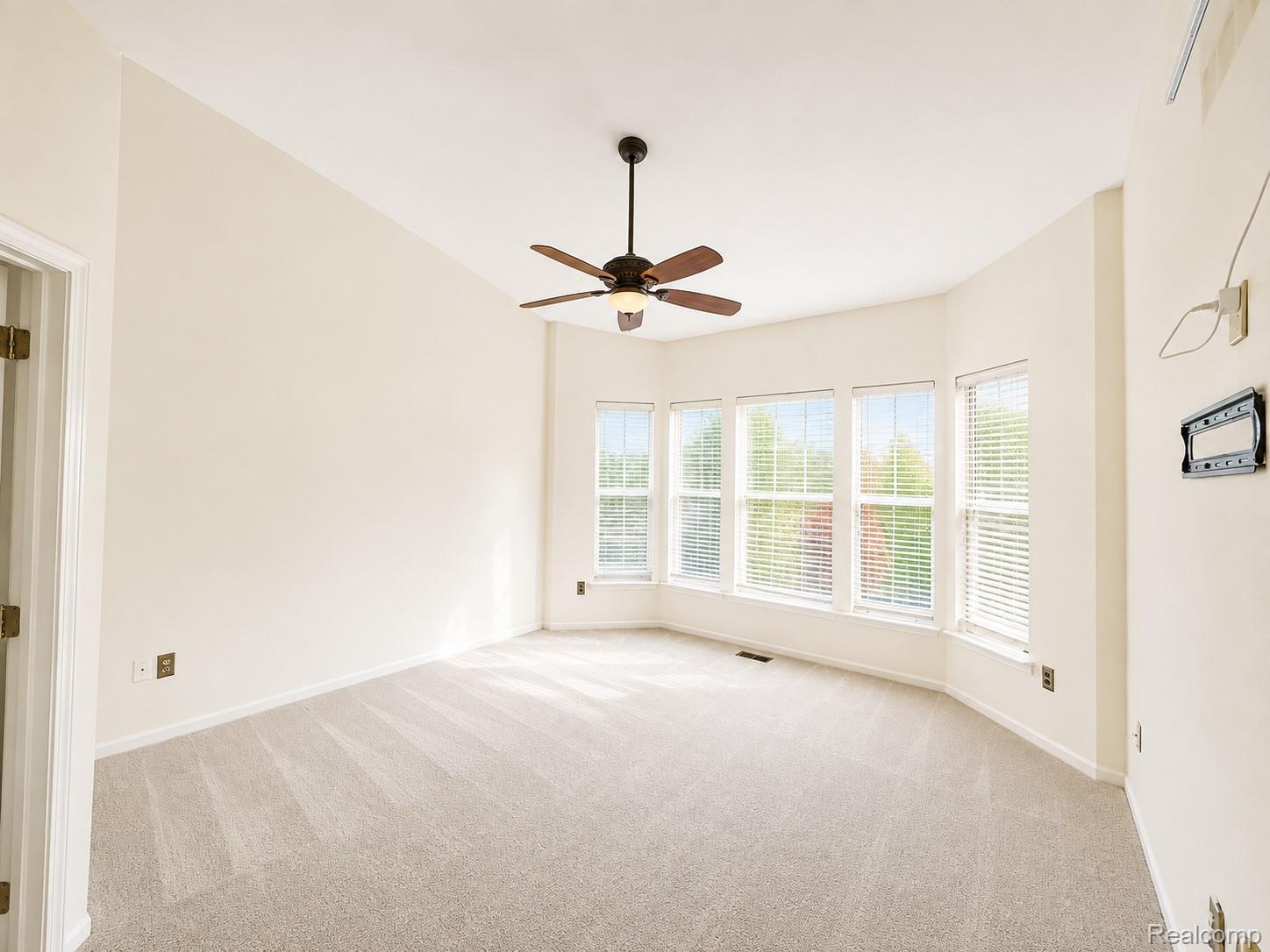3235 Lynhurst Court Property Photo 13