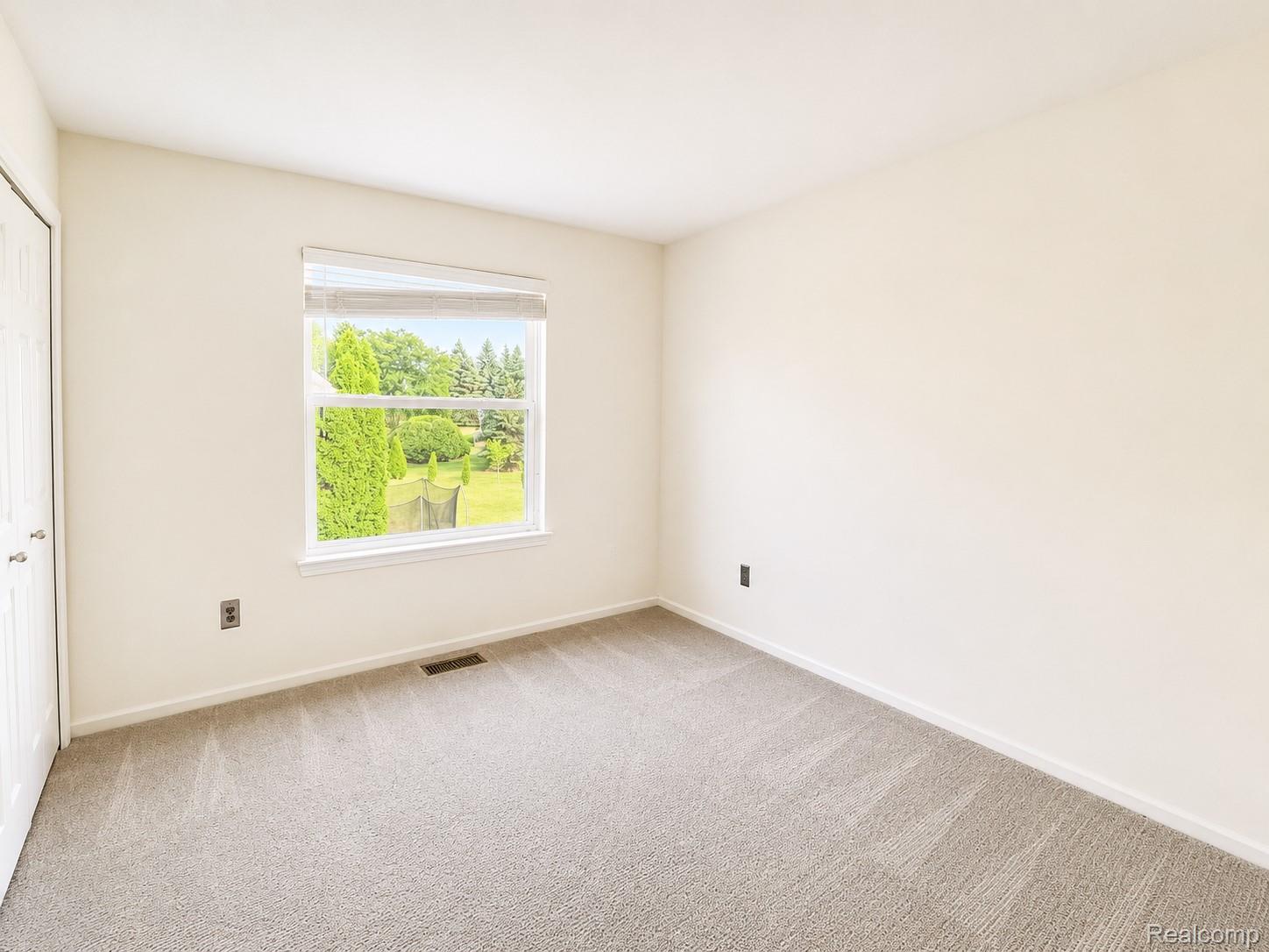 3235 Lynhurst Court Property Photo 14