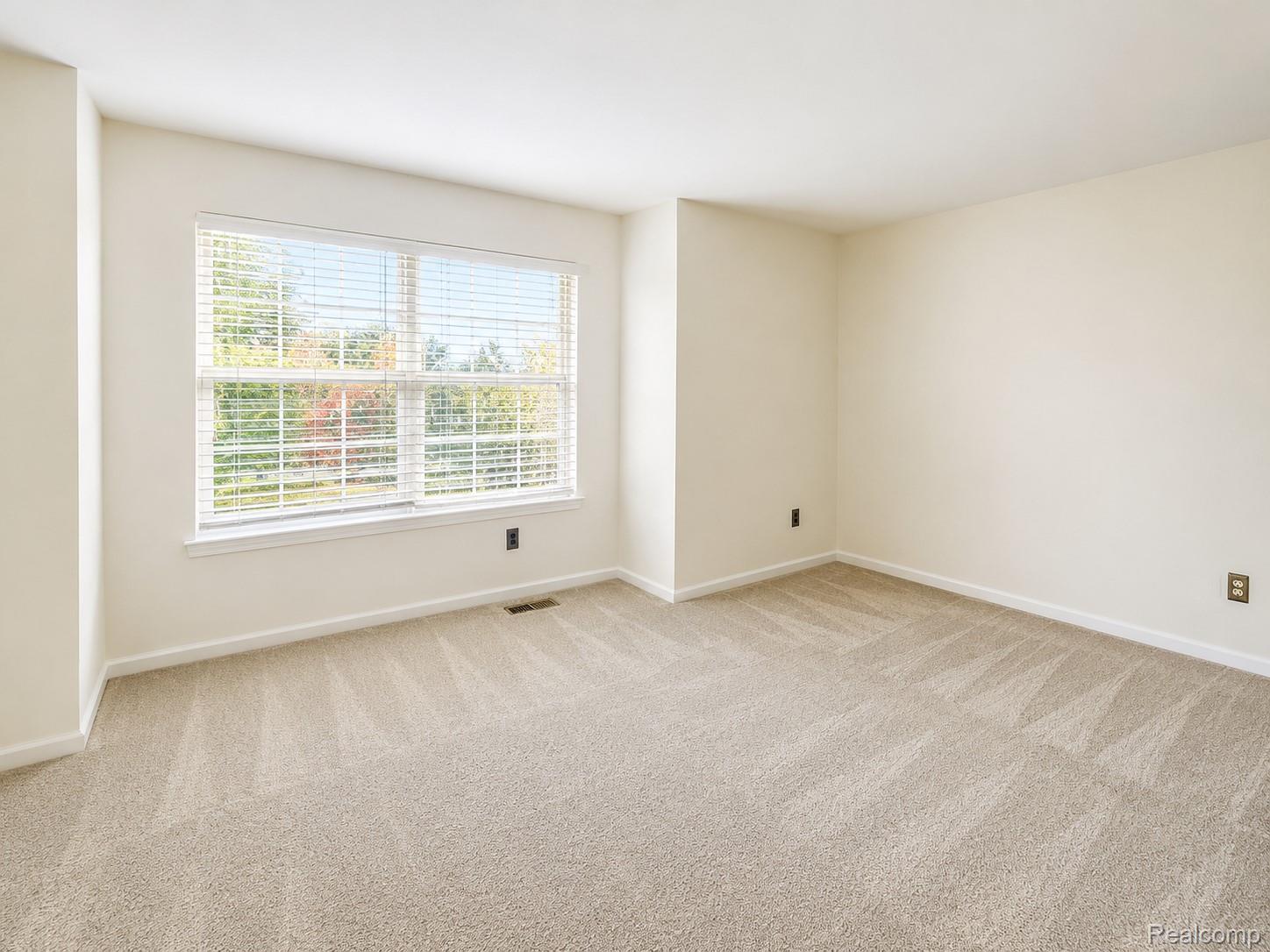 3235 Lynhurst Court Property Photo 15