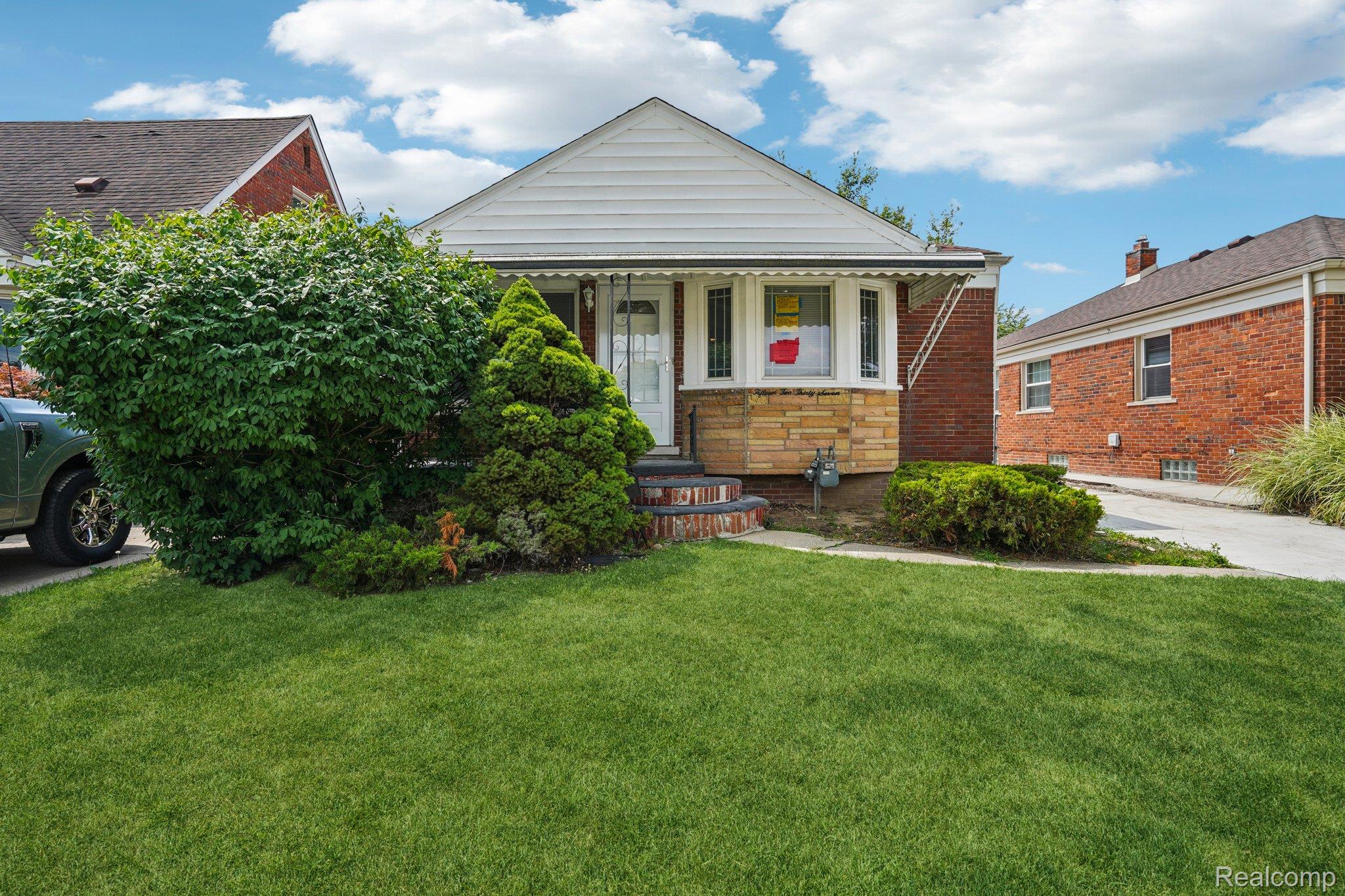 15237 Warwick Avenue Property Photo 1