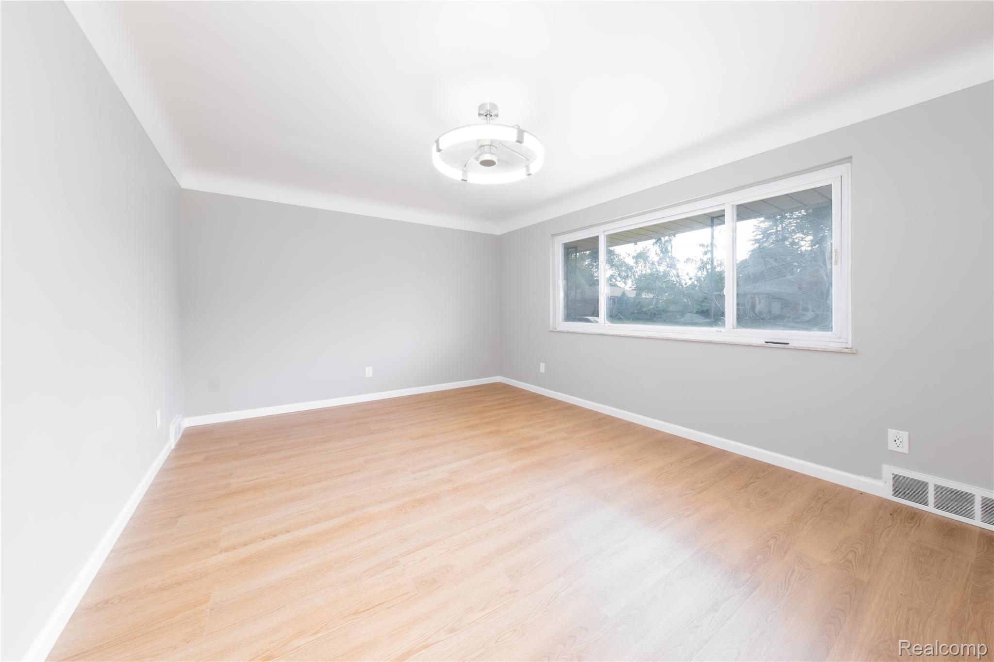 28542 Grobbel Avenue Property Photo 6