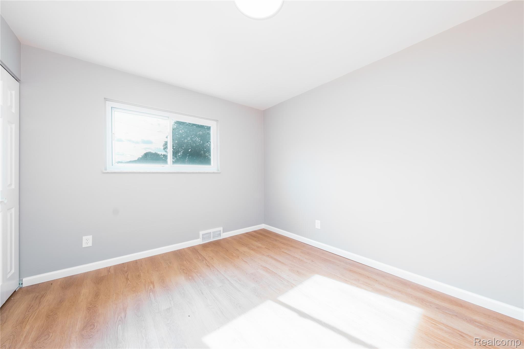 28542 Grobbel Avenue Property Photo 7