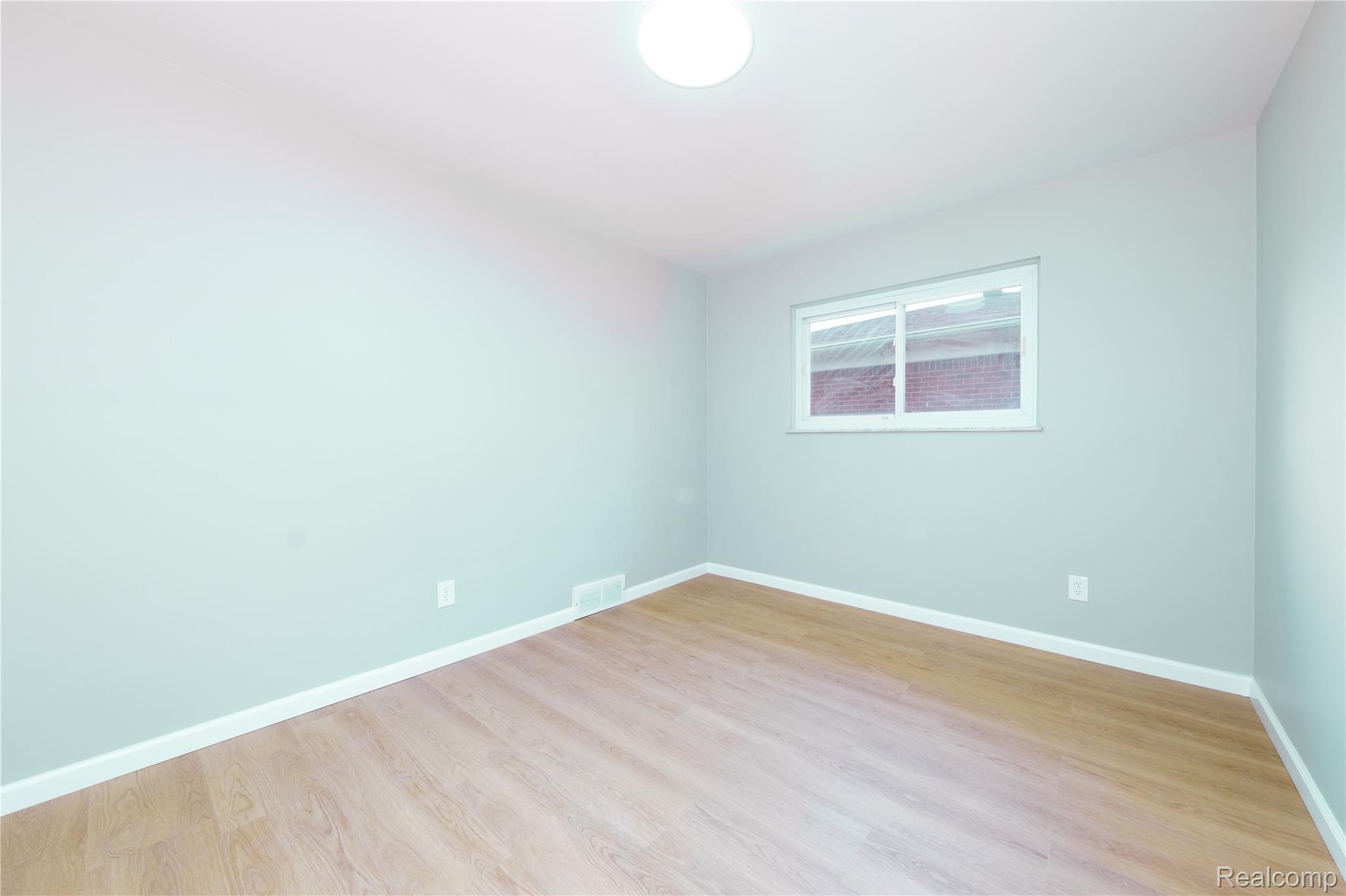 28542 Grobbel Avenue Property Photo 11