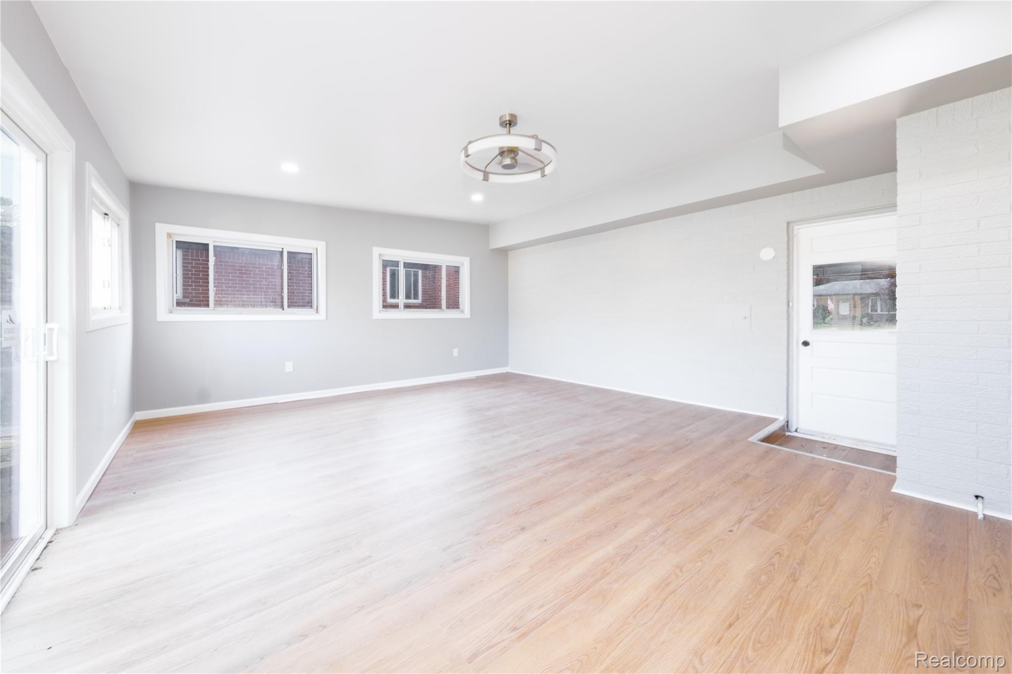 28542 Grobbel Avenue Property Photo 16