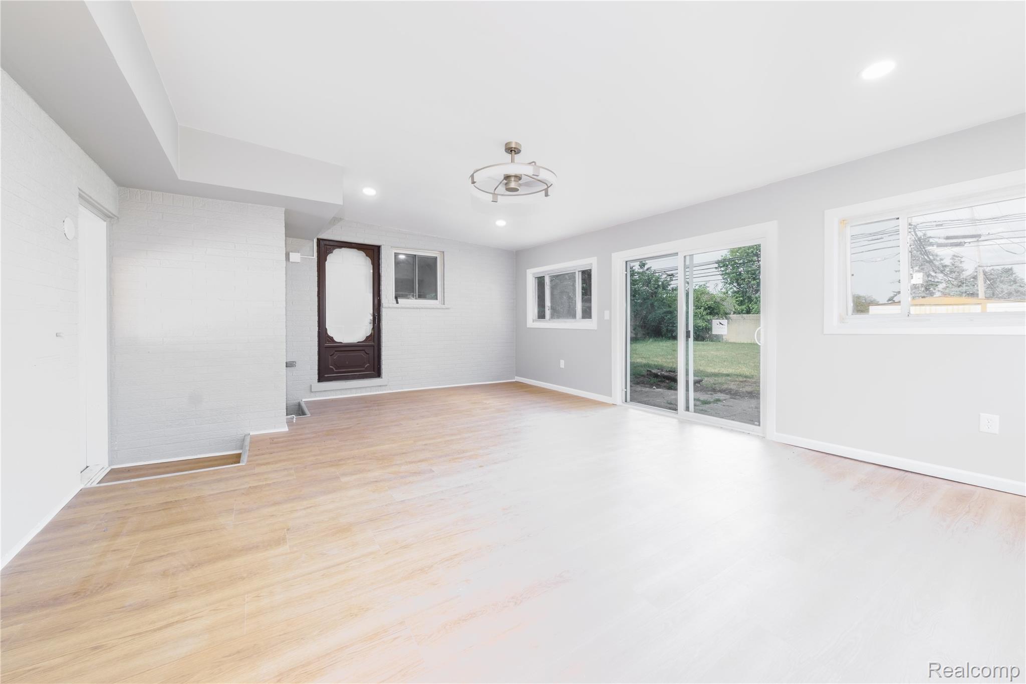 28542 Grobbel Avenue Property Photo 17