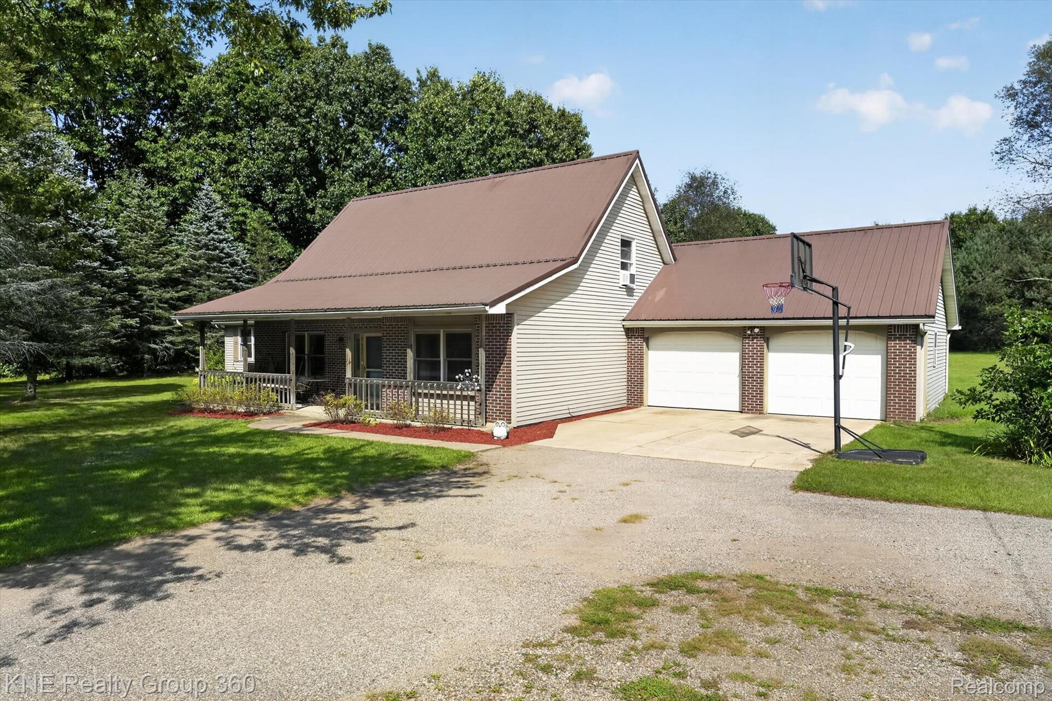 9647 Bellevue Road Property Photo 3