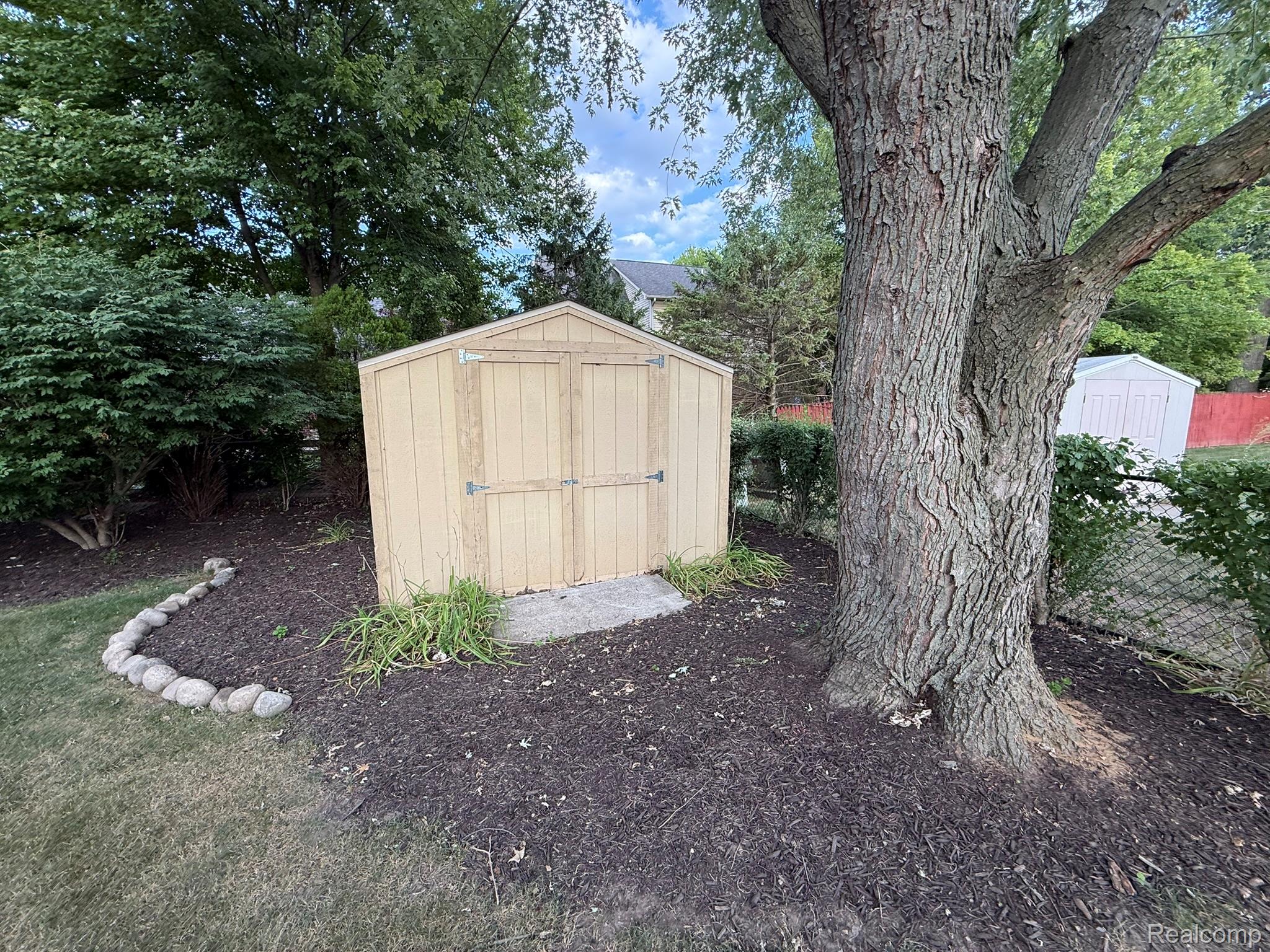 39232 Donahue Drive Property Photo 4