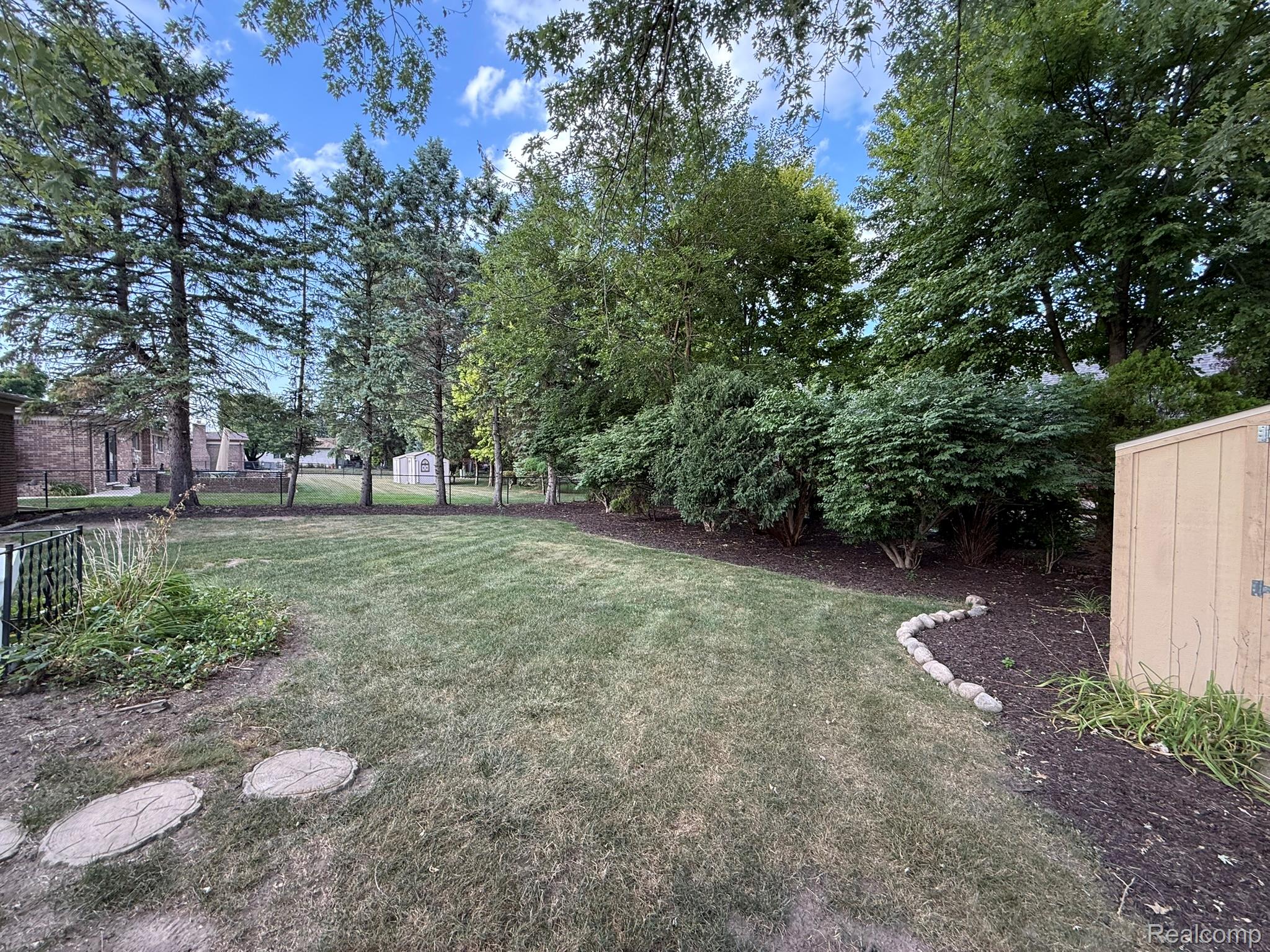 39232 Donahue Drive Property Photo 5