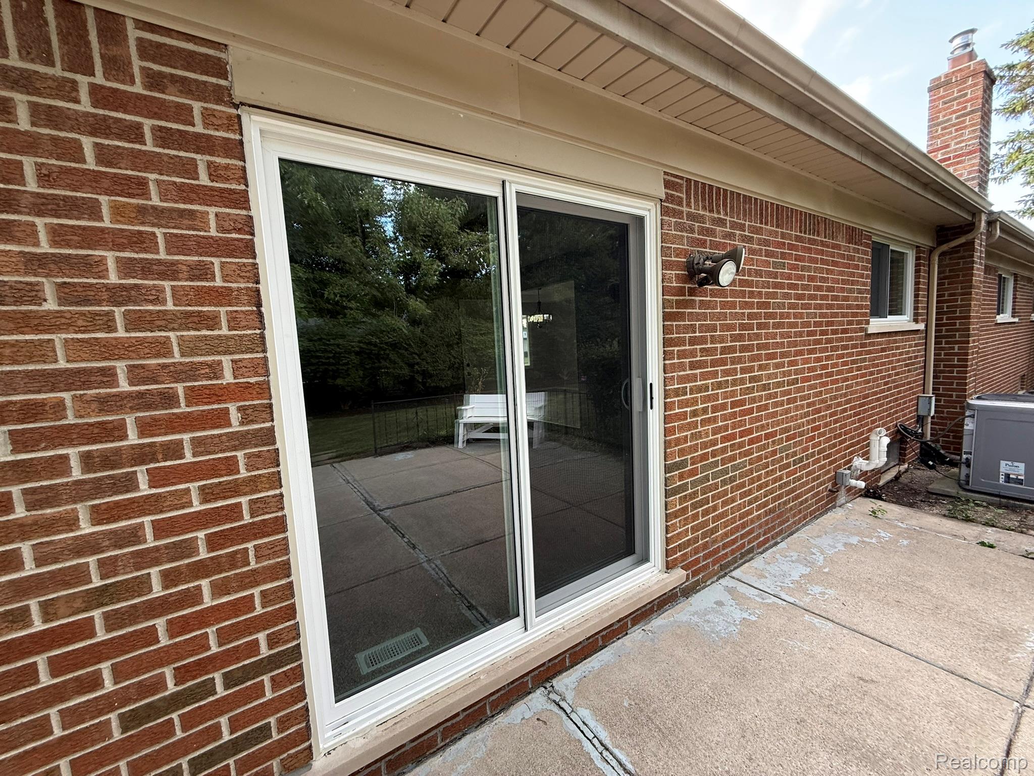 39232 Donahue Drive Property Photo 8
