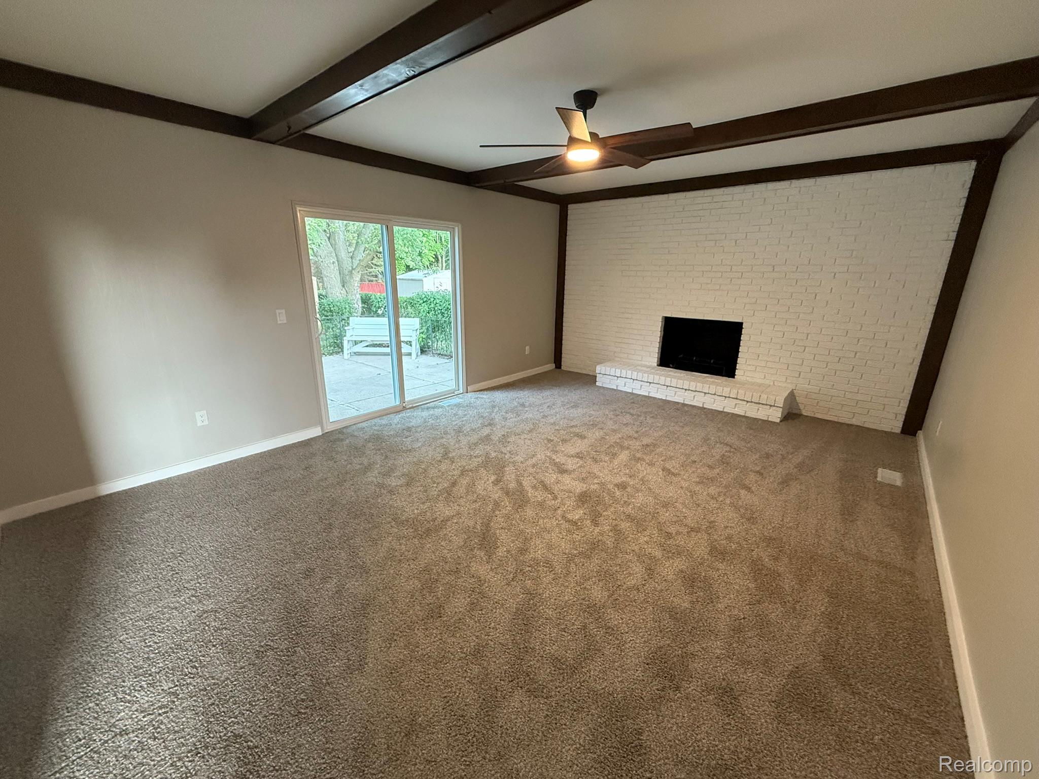 39232 Donahue Drive Property Photo 10