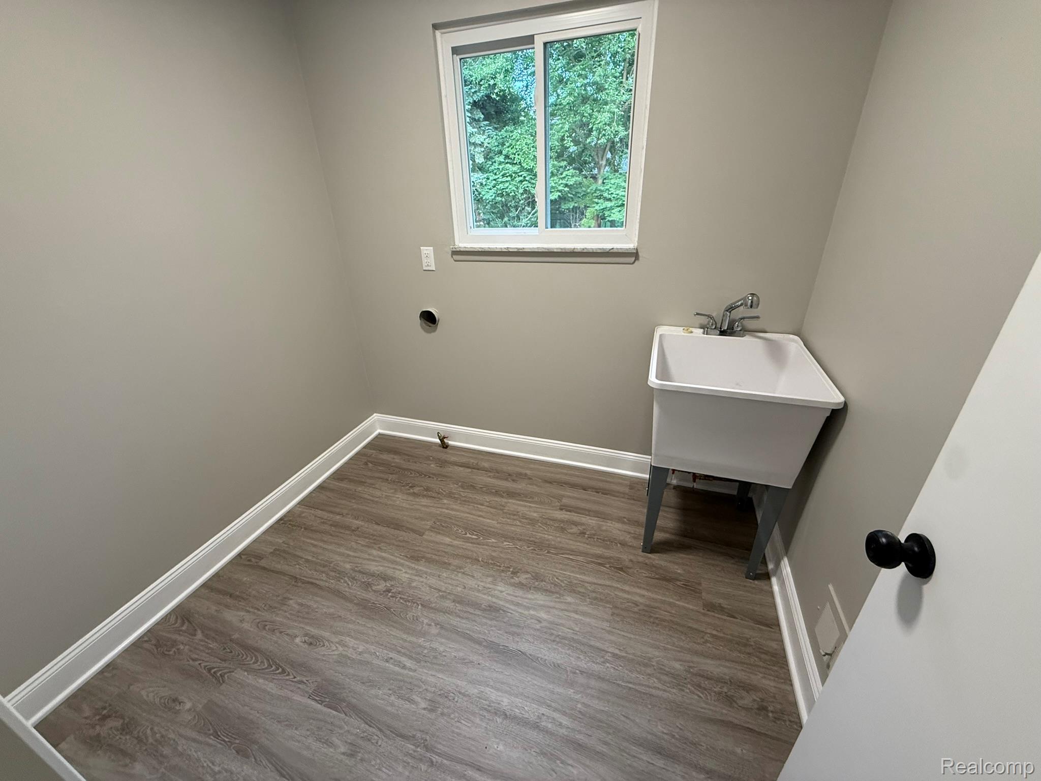 39232 Donahue Drive Property Photo 16