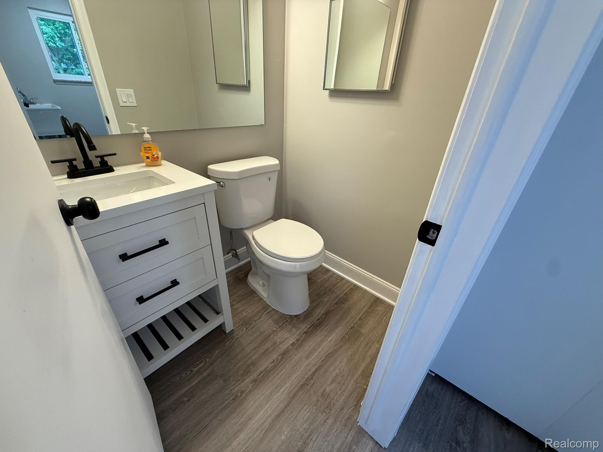 39232 Donahue Drive Property Photo 17