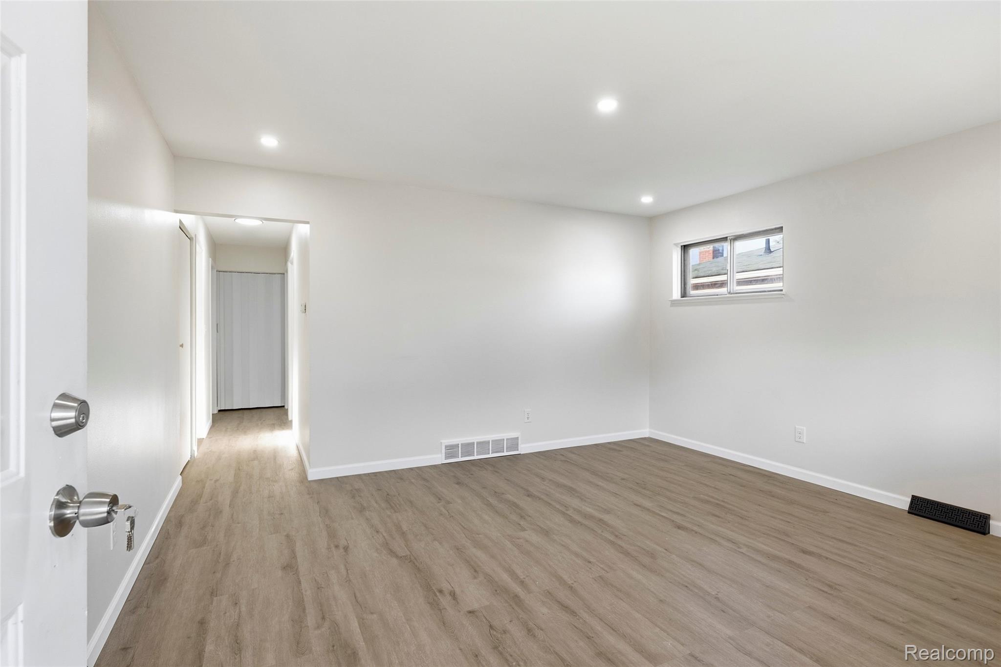 26703 Norfolk Street Property Photo 4