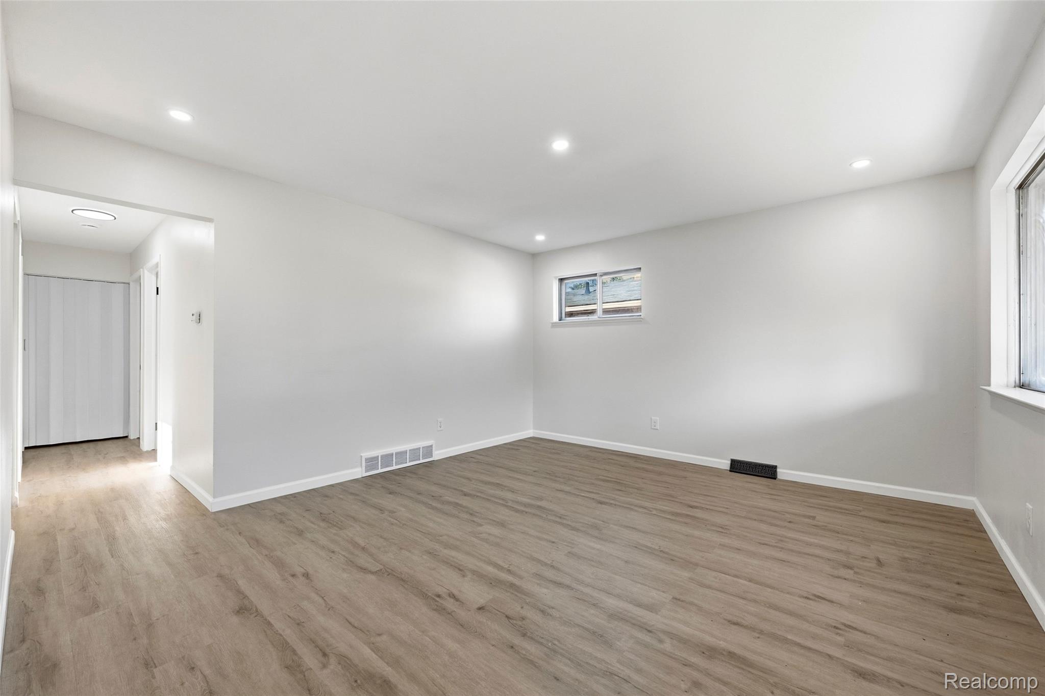 26703 Norfolk Street Property Photo 5
