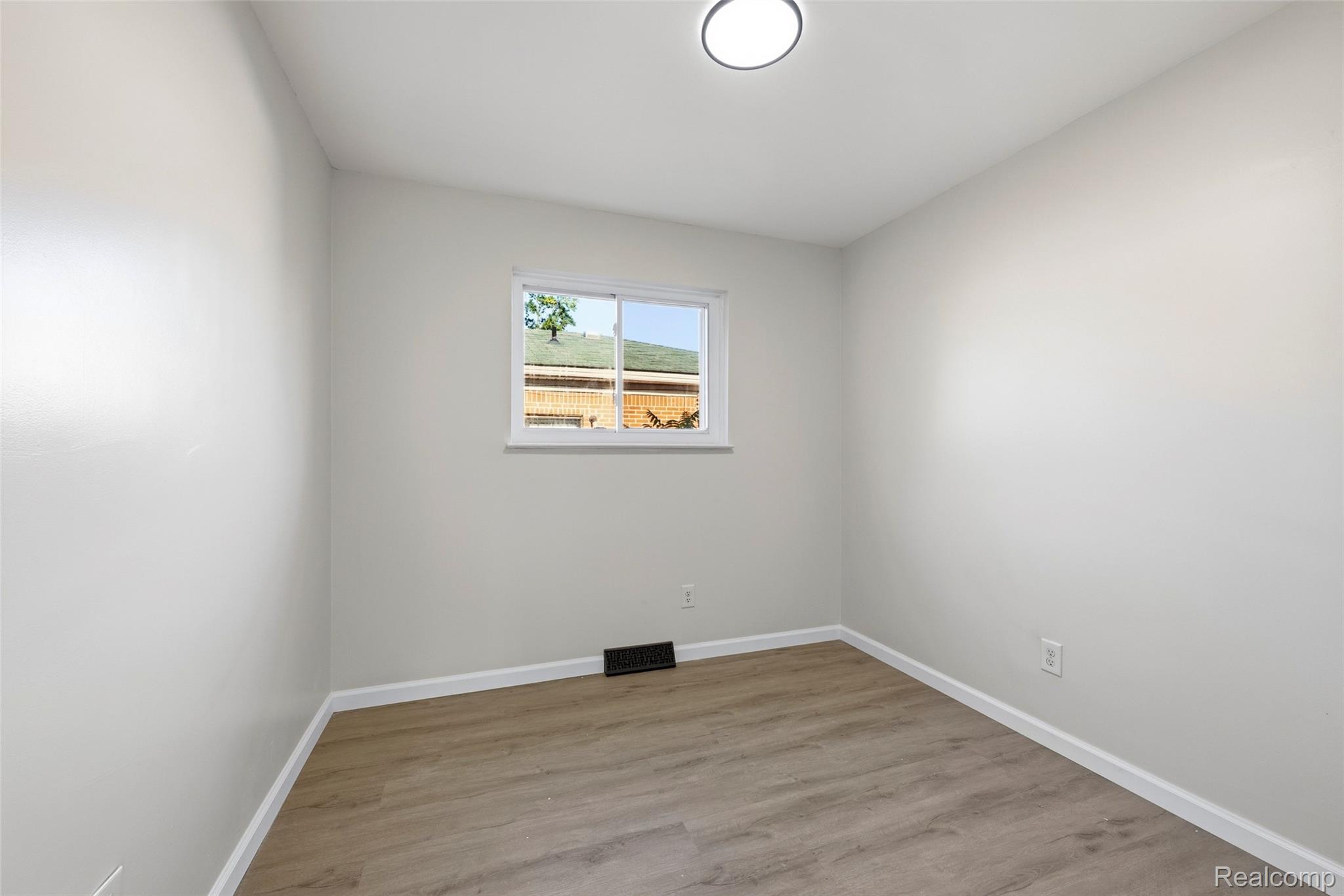 26703 Norfolk Street Property Photo 15
