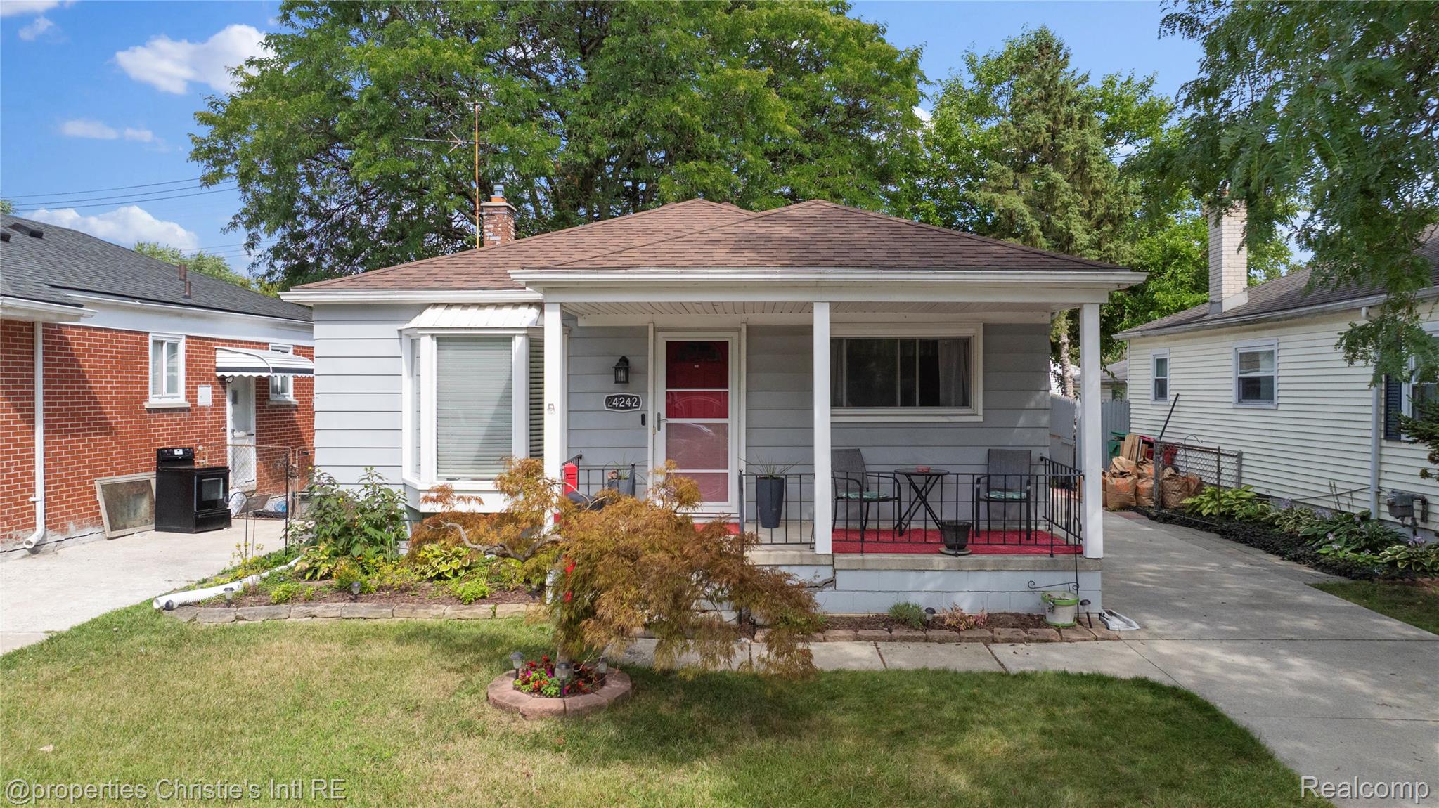 24242 Lexington Avenue Property Photo 1