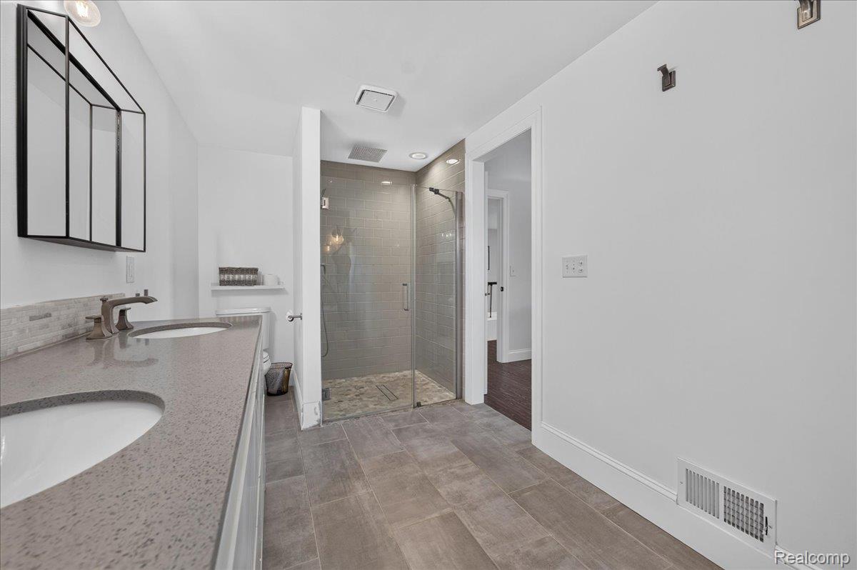 7330 W Gates Street Property Photo 35