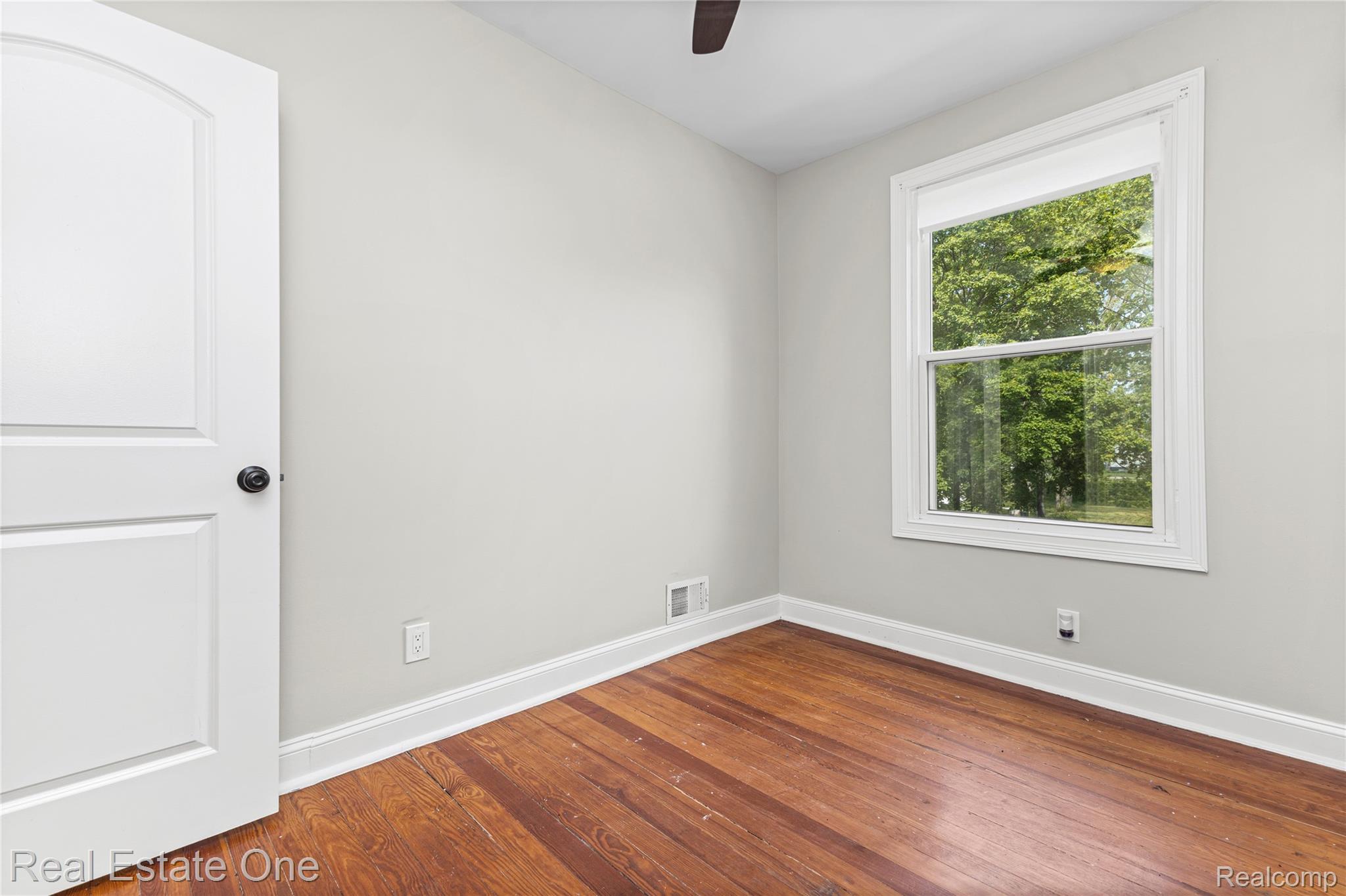 2493 Fischer Property Photo 23