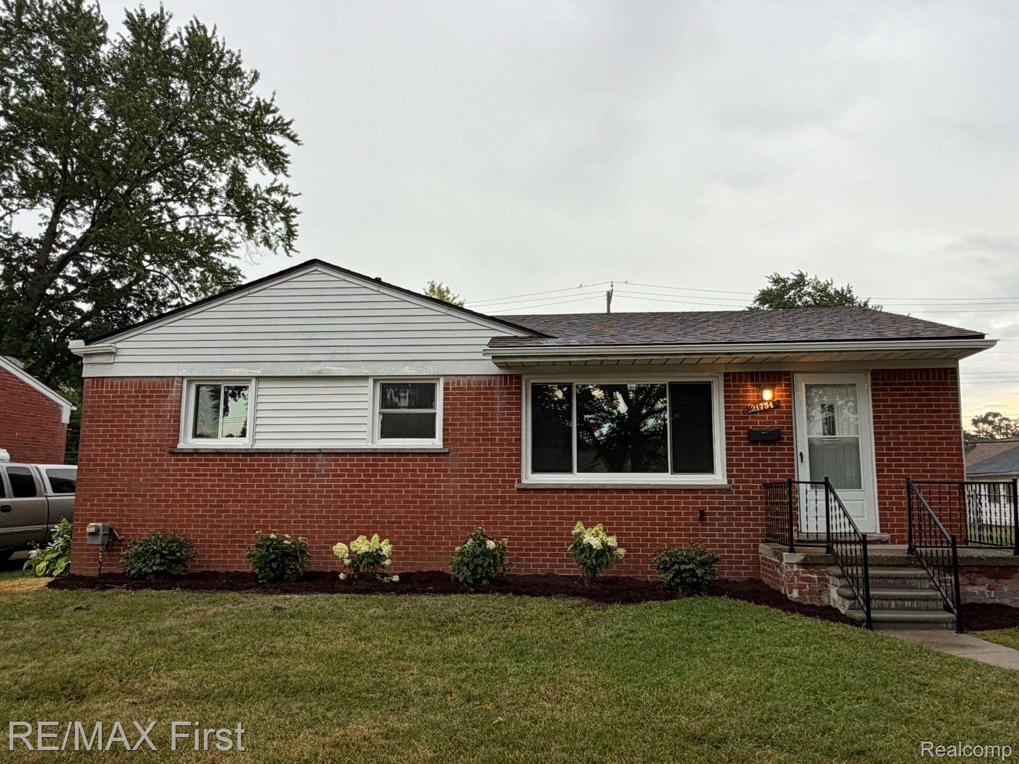 21754 Hill Street Property Photo 1