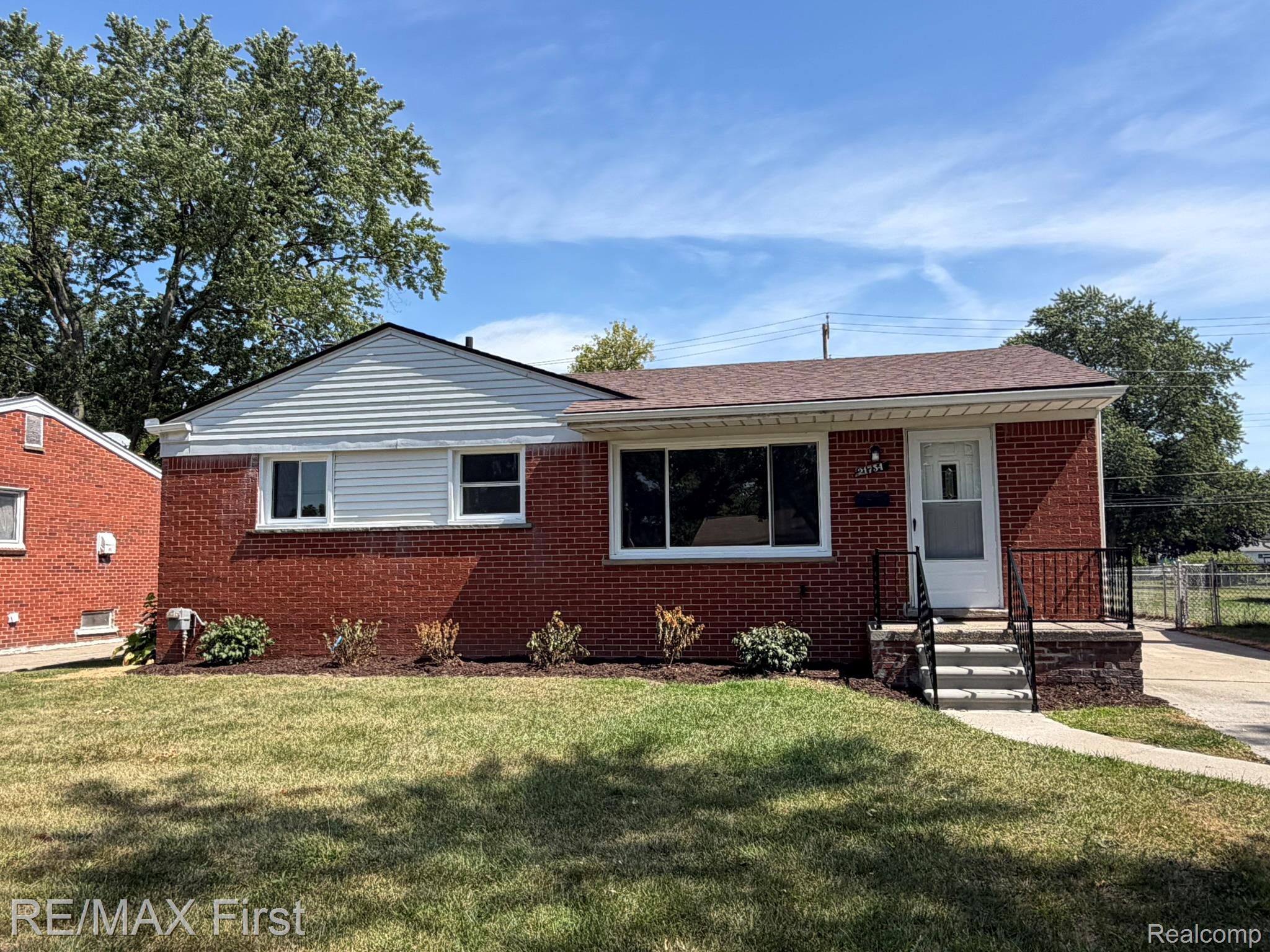 21754 Hill Street Property Photo 1