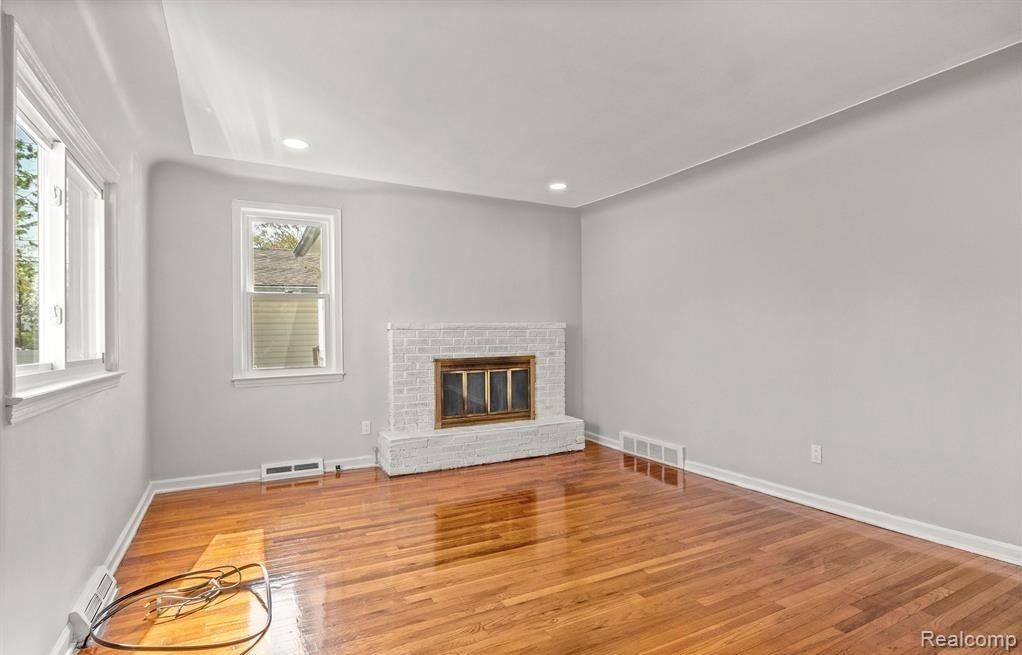 6644 N Vernon Street Property Photo 9