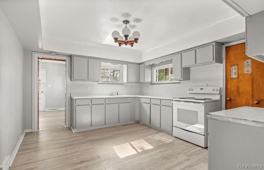 6644 N Vernon Street Property Photo 12