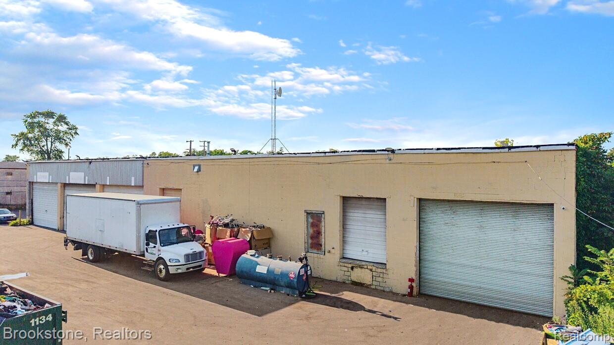 26051 Michigan Avenue Property Photo 4