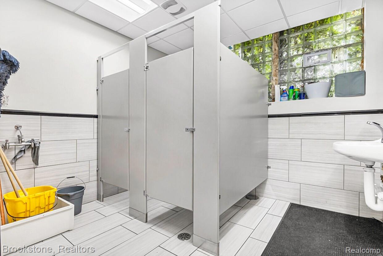 26051 Michigan Avenue Property Photo 10