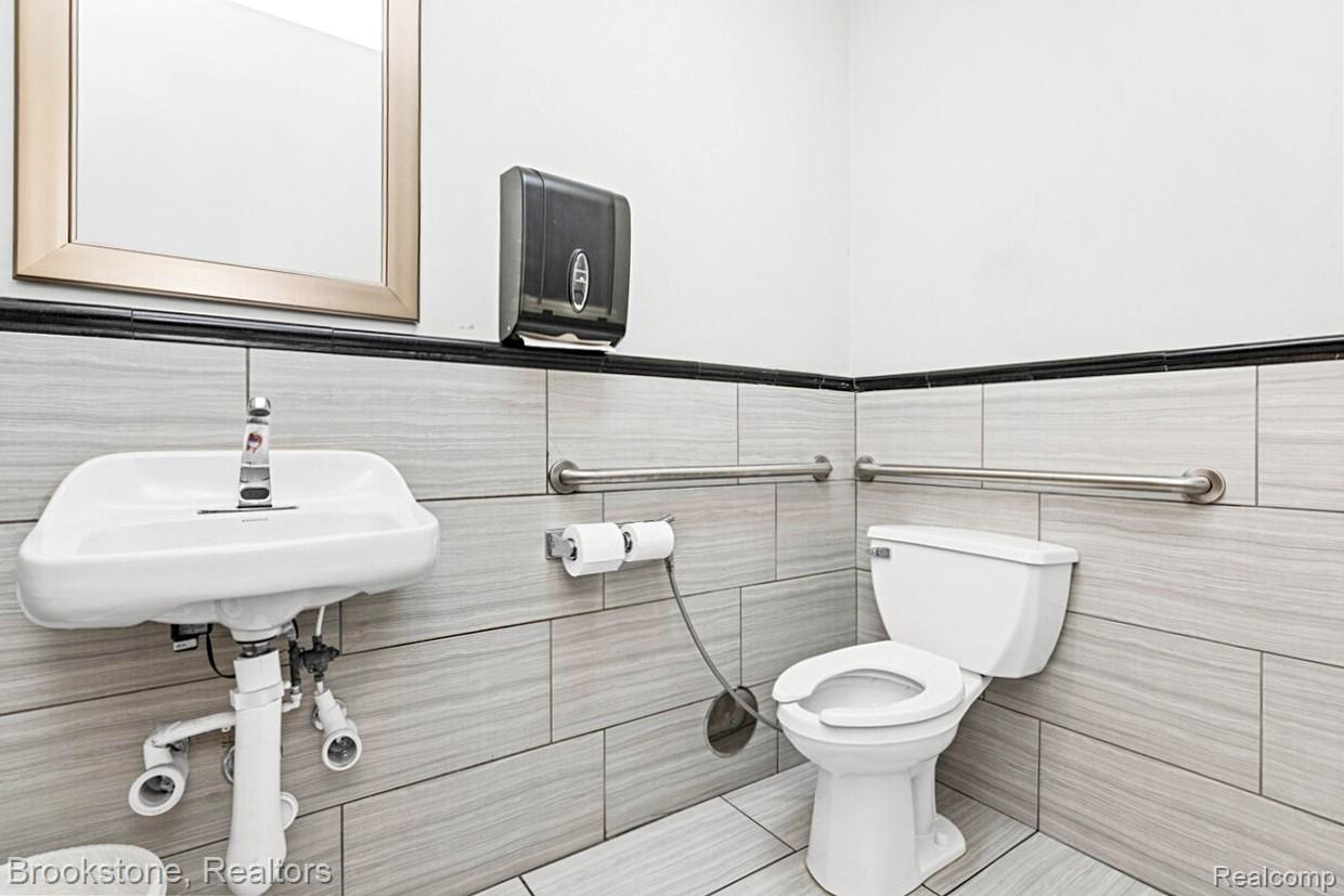 26051 Michigan Avenue Property Photo 19