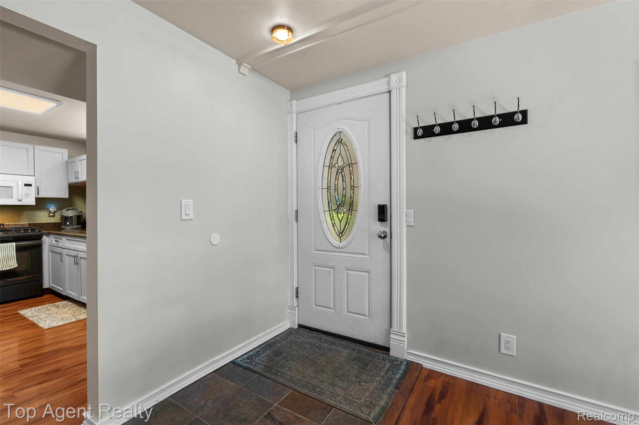 312 Beach Drive Property Photo 4