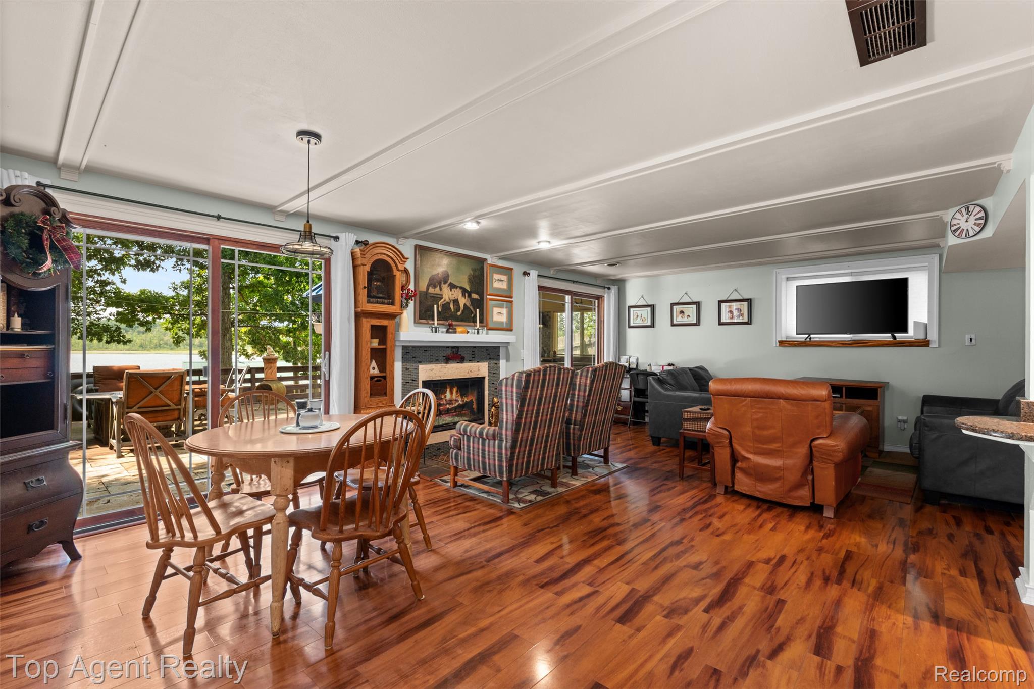 312 Beach Drive Property Photo 5